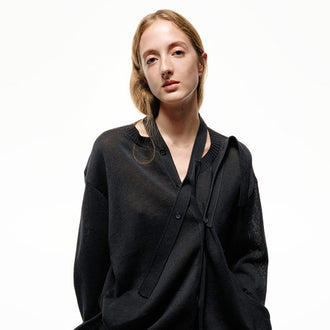 BUTTONED DRAPE KNIT