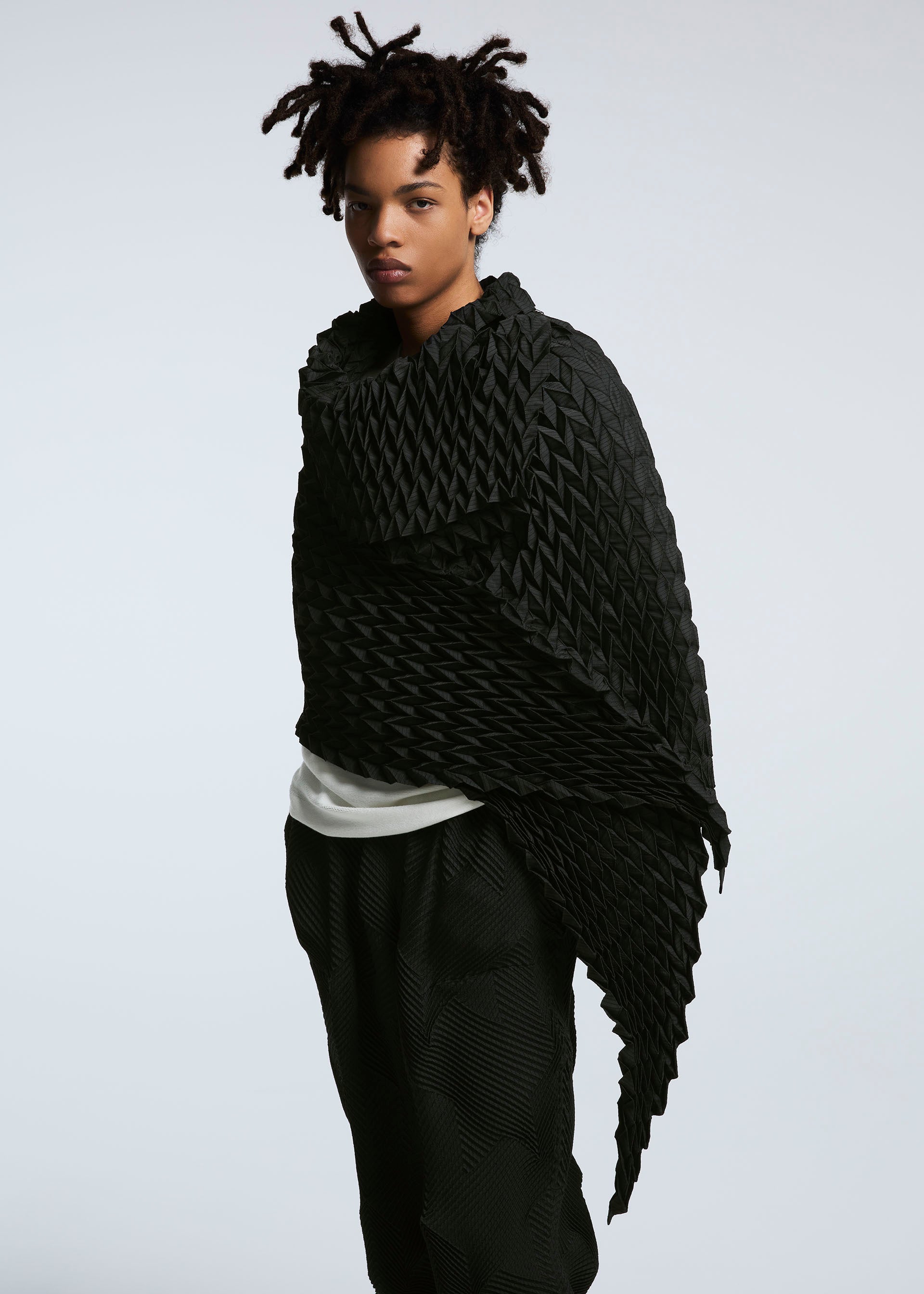 A model wears the A-POC ABLE ISSEY MIYAKE TYPE O STOLE stole.