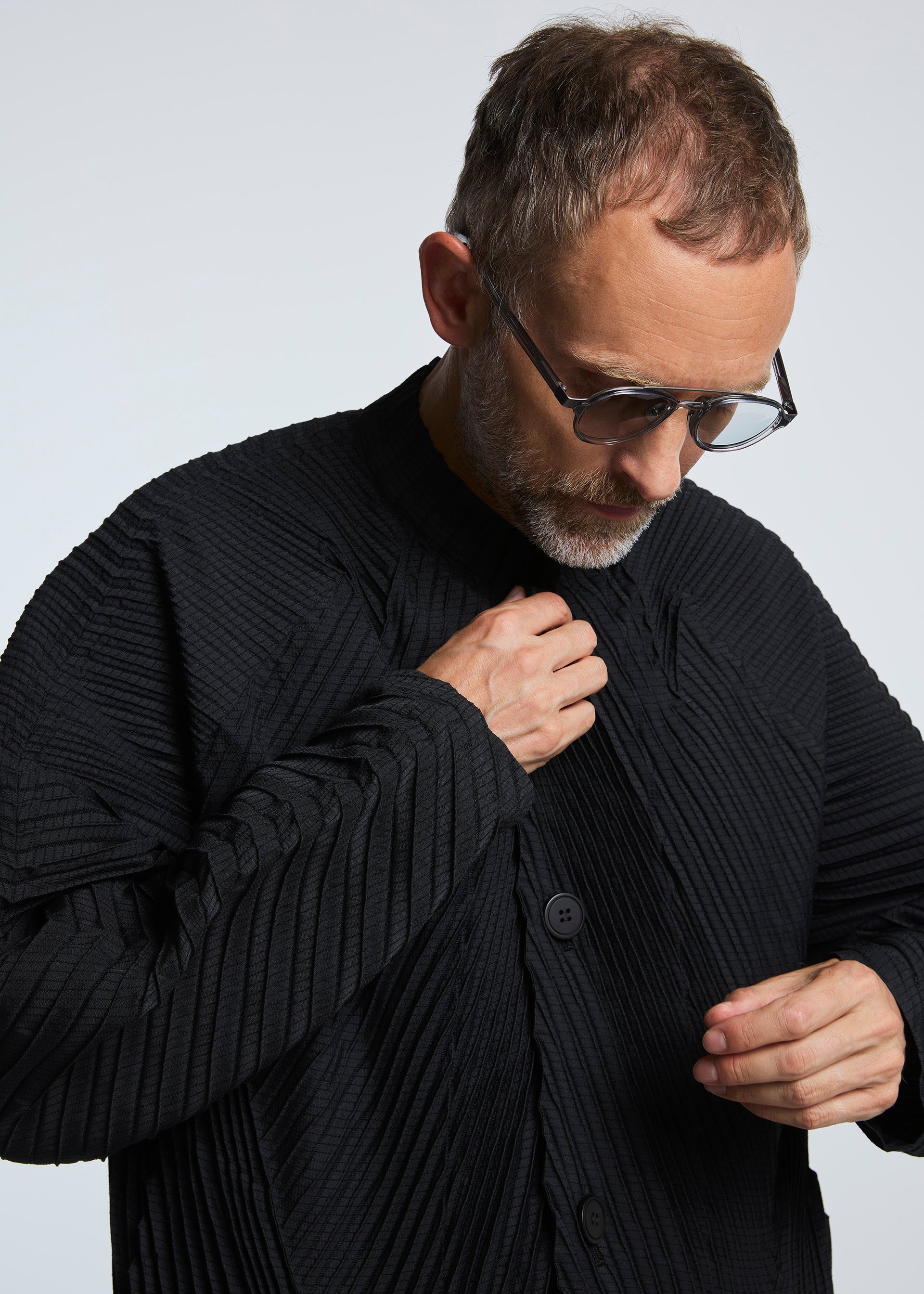 A model wears the A-POC ABLE ISSEY MIYAKE TYPE O 006 jacket.