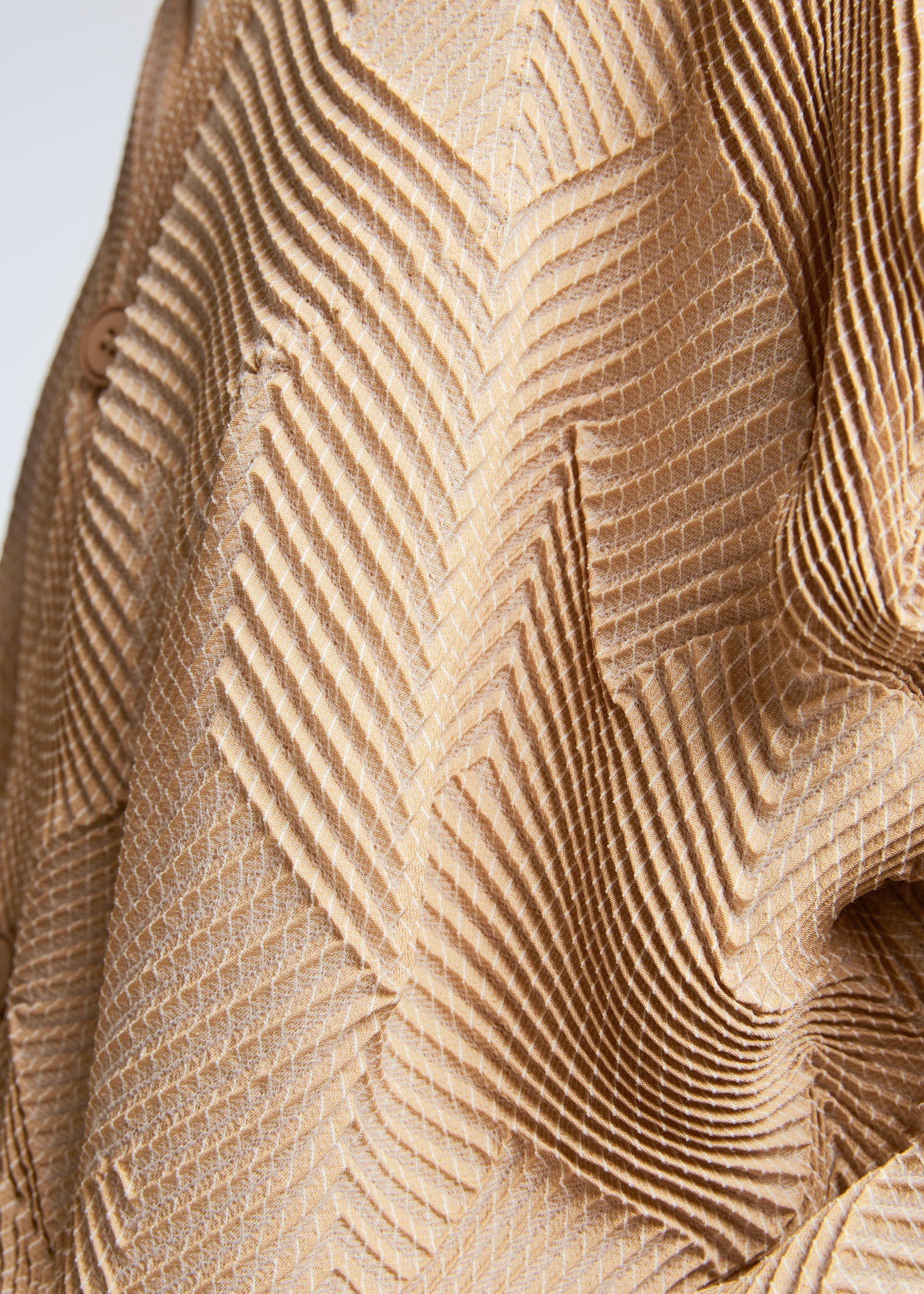 A model wears the A-POC ABLE ISSEY MIYAKE TYPE O 010 cardigan.