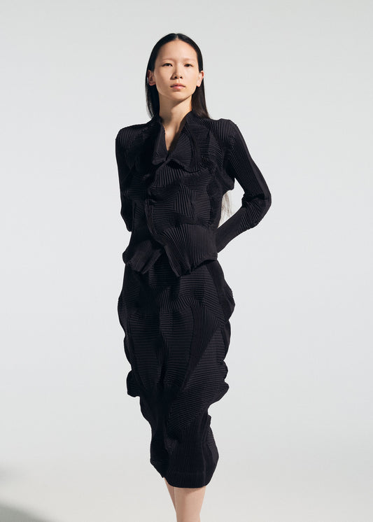 A model wears the A-POC ABLE ISSEY MIYAKE TYPE-O 022 type-o-022-jacket-natural-color.