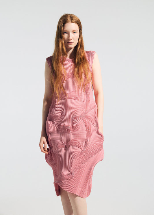 A model wears the A-POC ABLE ISSEY MIYAKE TYPE O 003 dress.