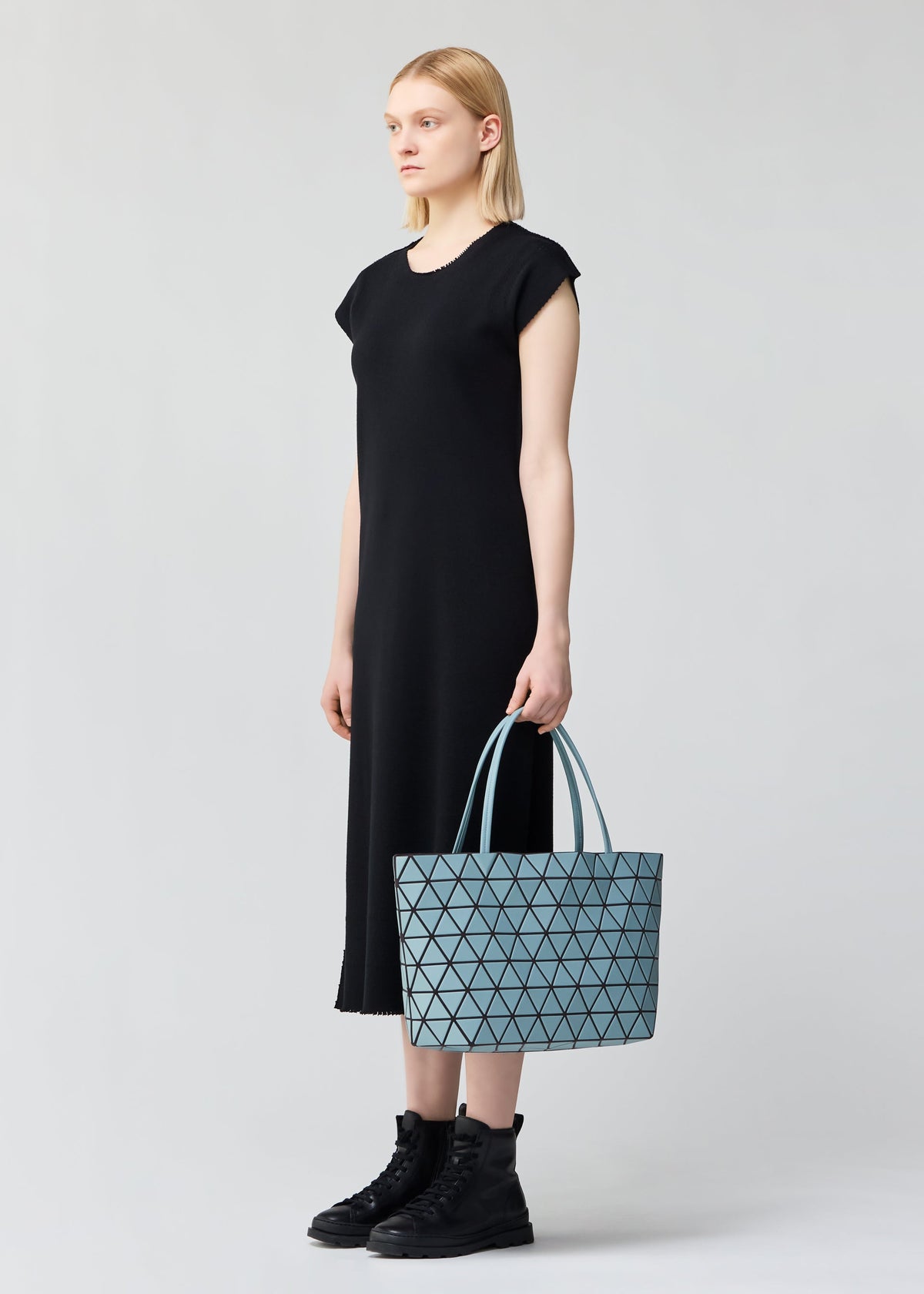 A model wears the BAO BAO ISSEY MIYAKE BATEAU MATTE hand bag.