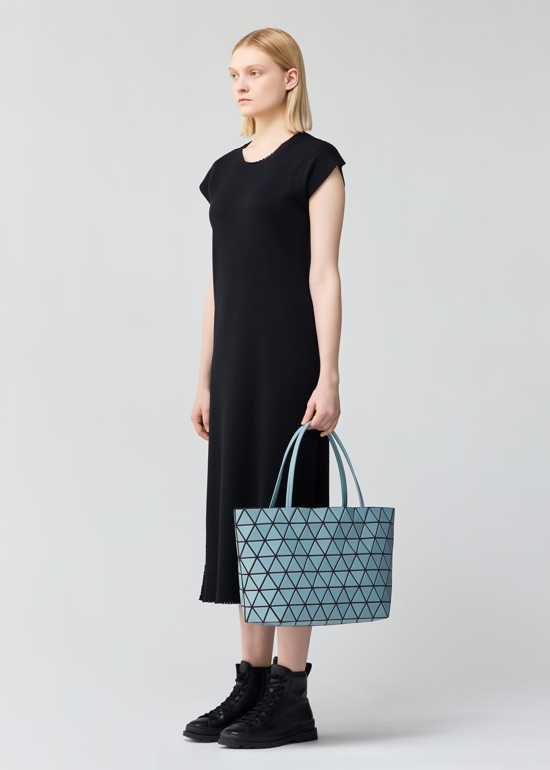 A model wears the BAO BAO ISSEY MIYAKE BATEAU MATTE hand bag.