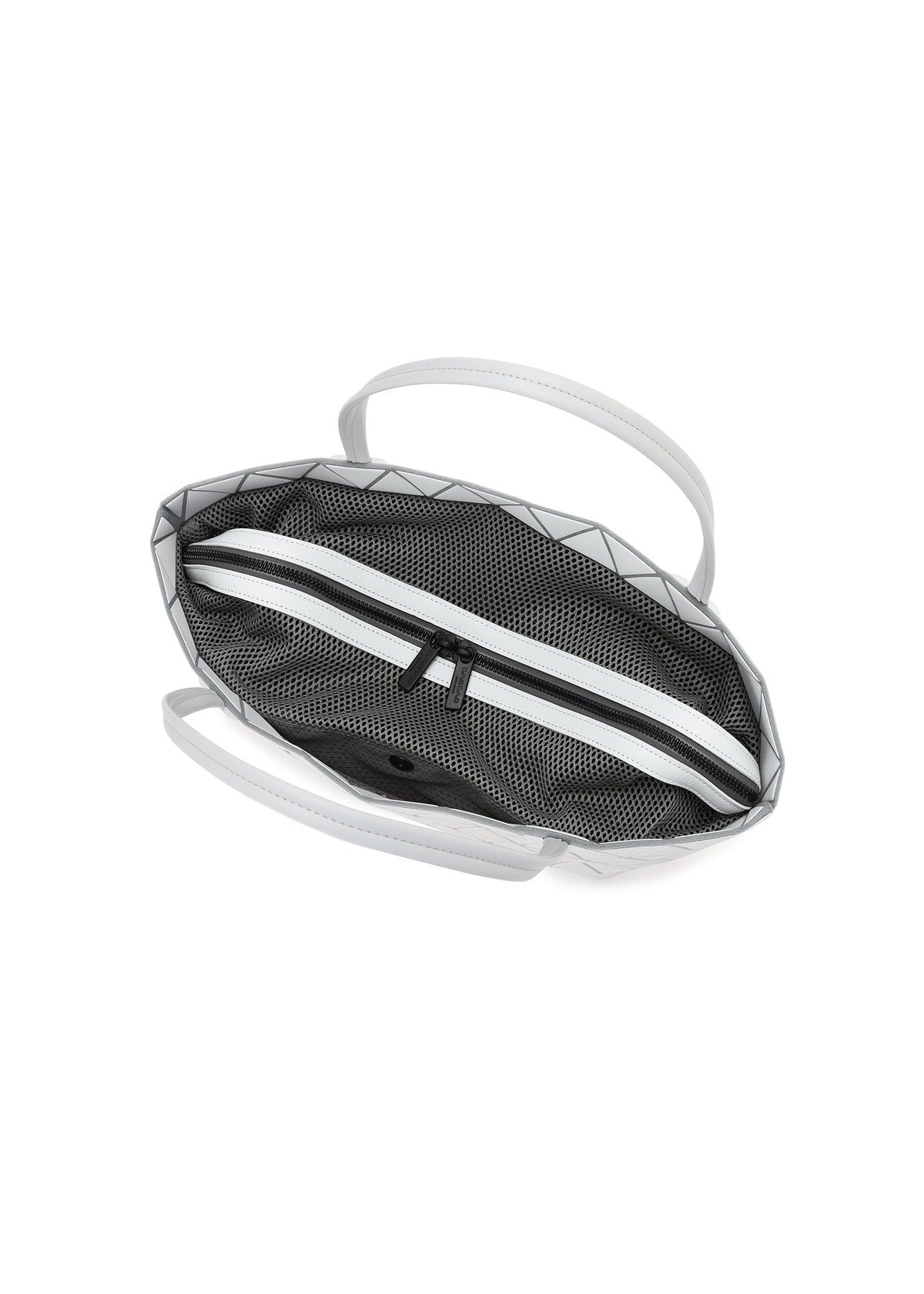 A detail shot of the BAO BAO ISSEY MIYAKE BATEAU MATTE hand bag.