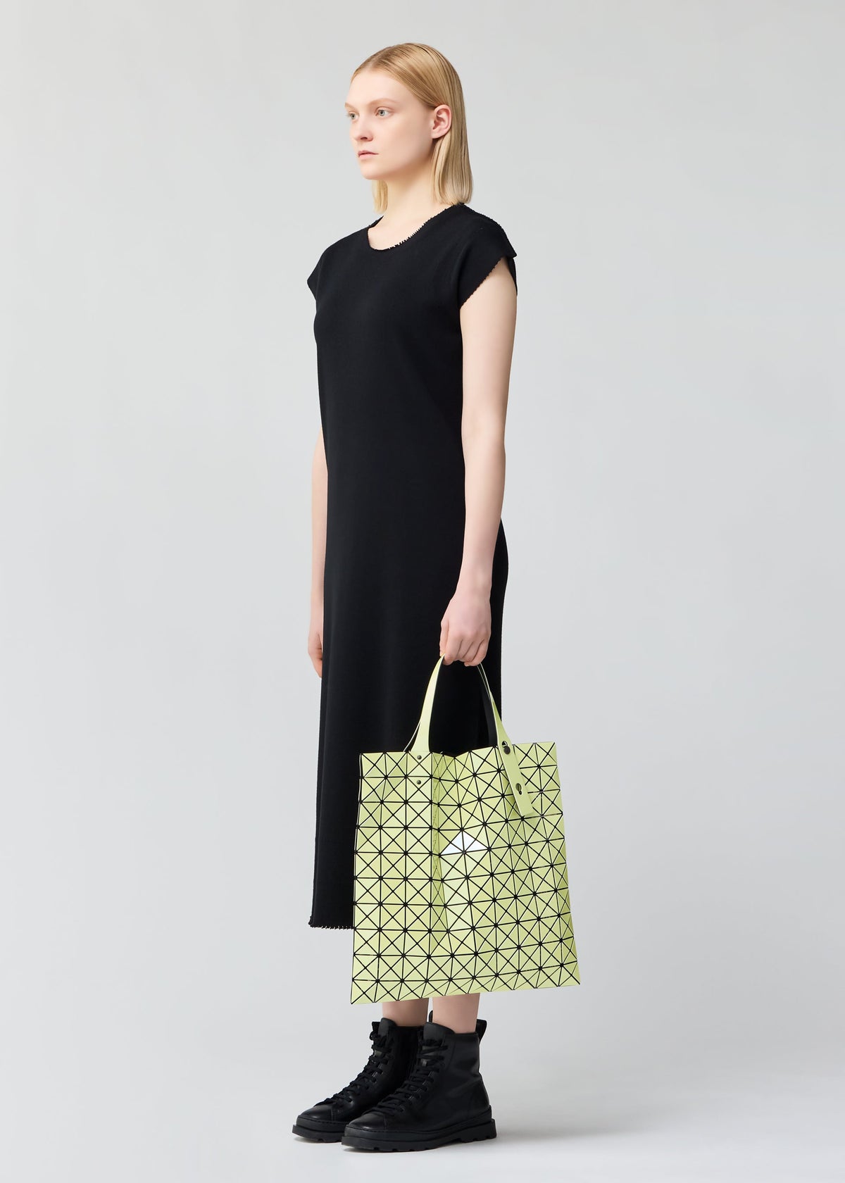 A model wears the BAO BAO ISSEY MIYAKE PRISM METALLIC tote.