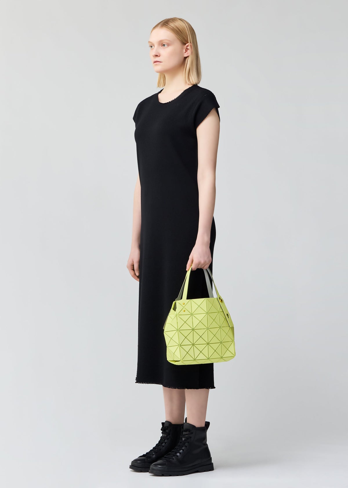 A model wears the BAO BAO ISSEY MIYAKE CARAT hand bag.