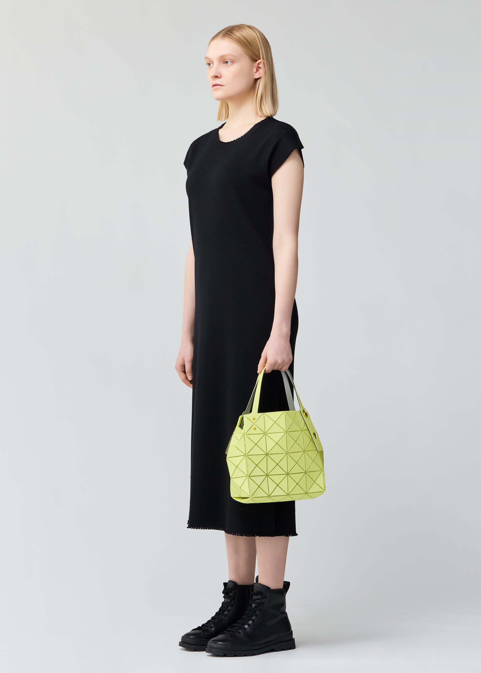 A model wears the BAO BAO ISSEY MIYAKE CARAT hand bag.