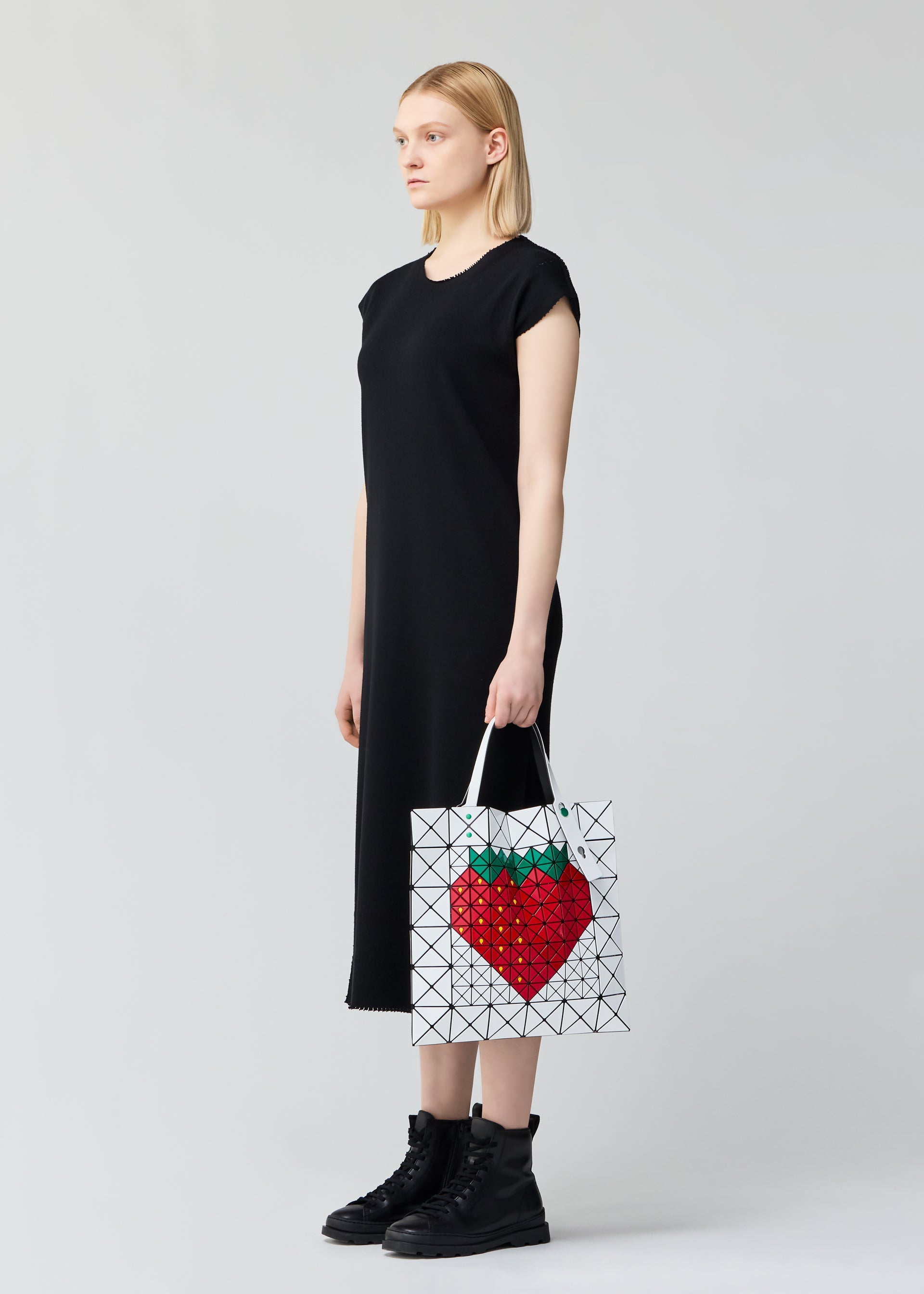 A model wears the BAO BAO ISSEY MIYAKE FRUITS tote.