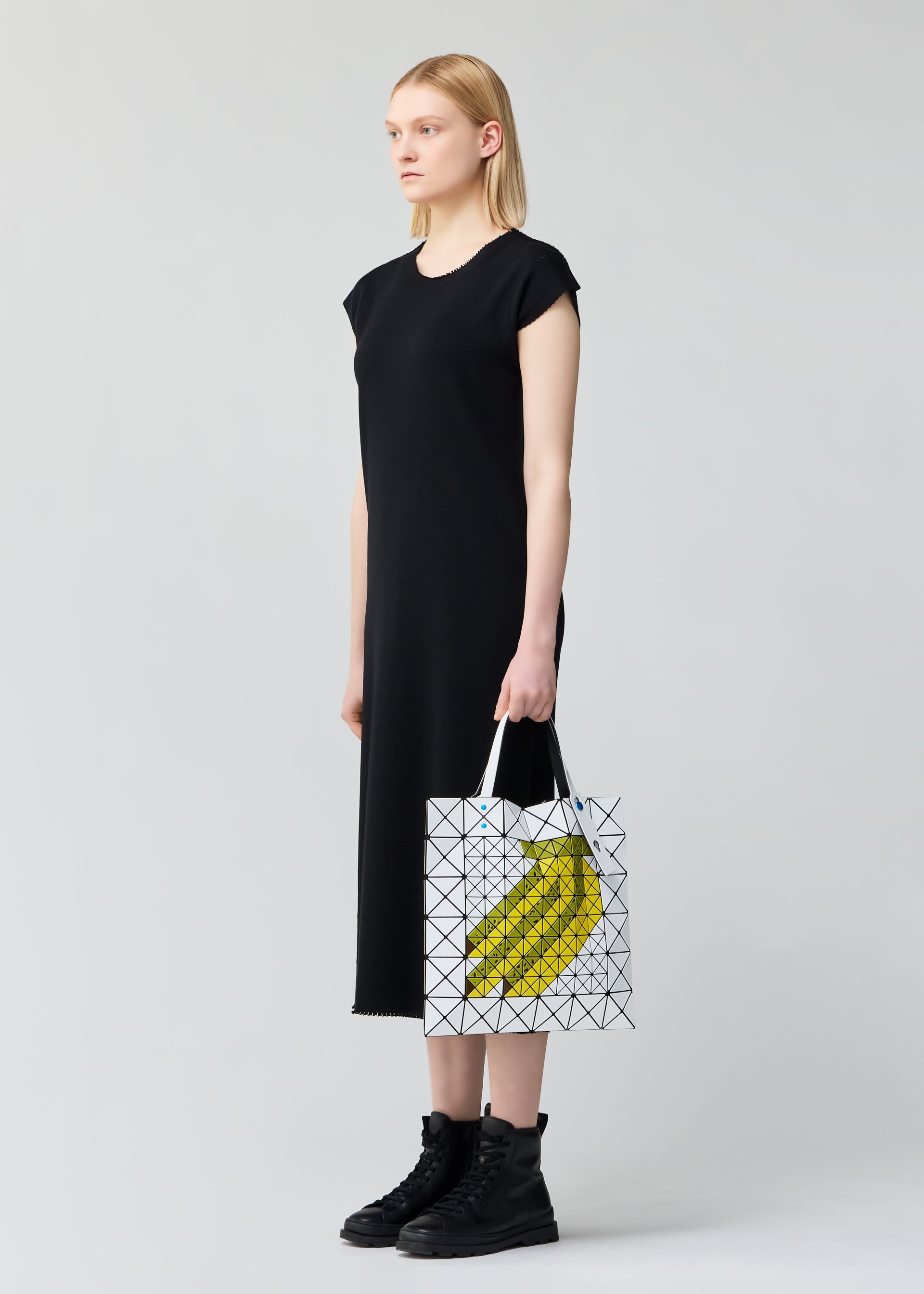 A model wears the BAO BAO ISSEY MIYAKE FRUITS tote.
