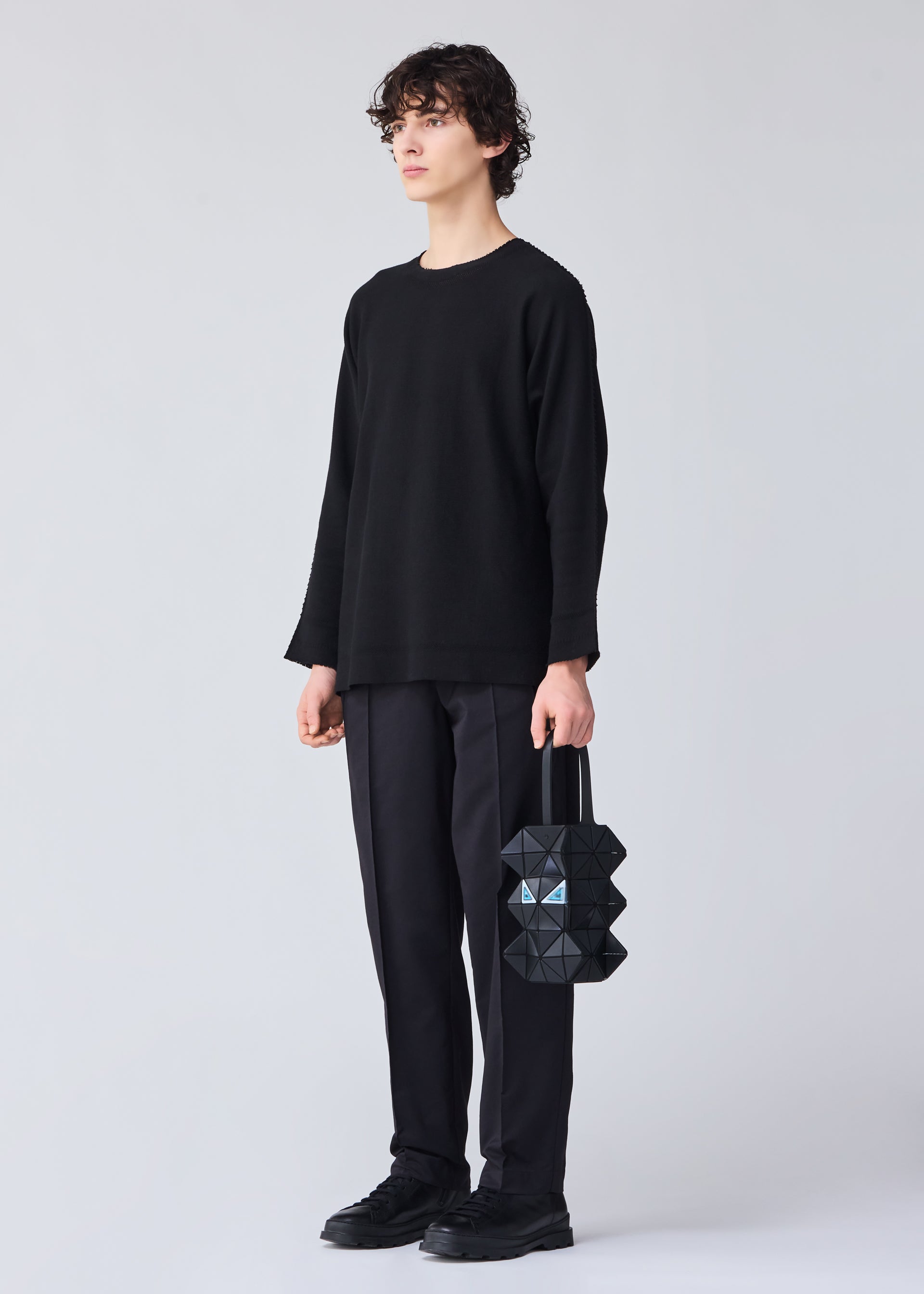 A model wears the BAO BAO ISSEY MIYAKE MEOW 0.