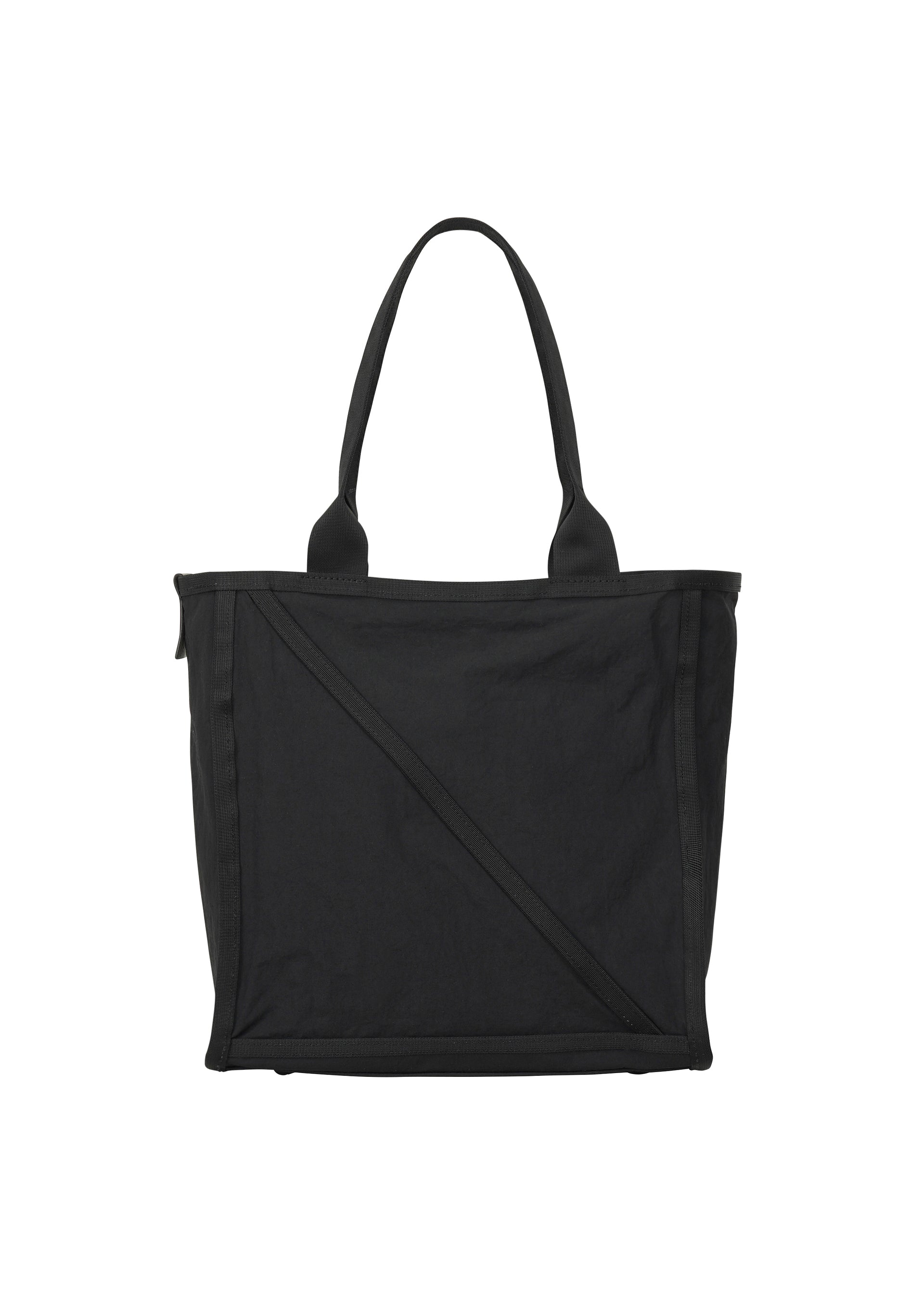 A product shot of the GOOD GOODS ISSEY MIYAKE WAKU bag in black (15).