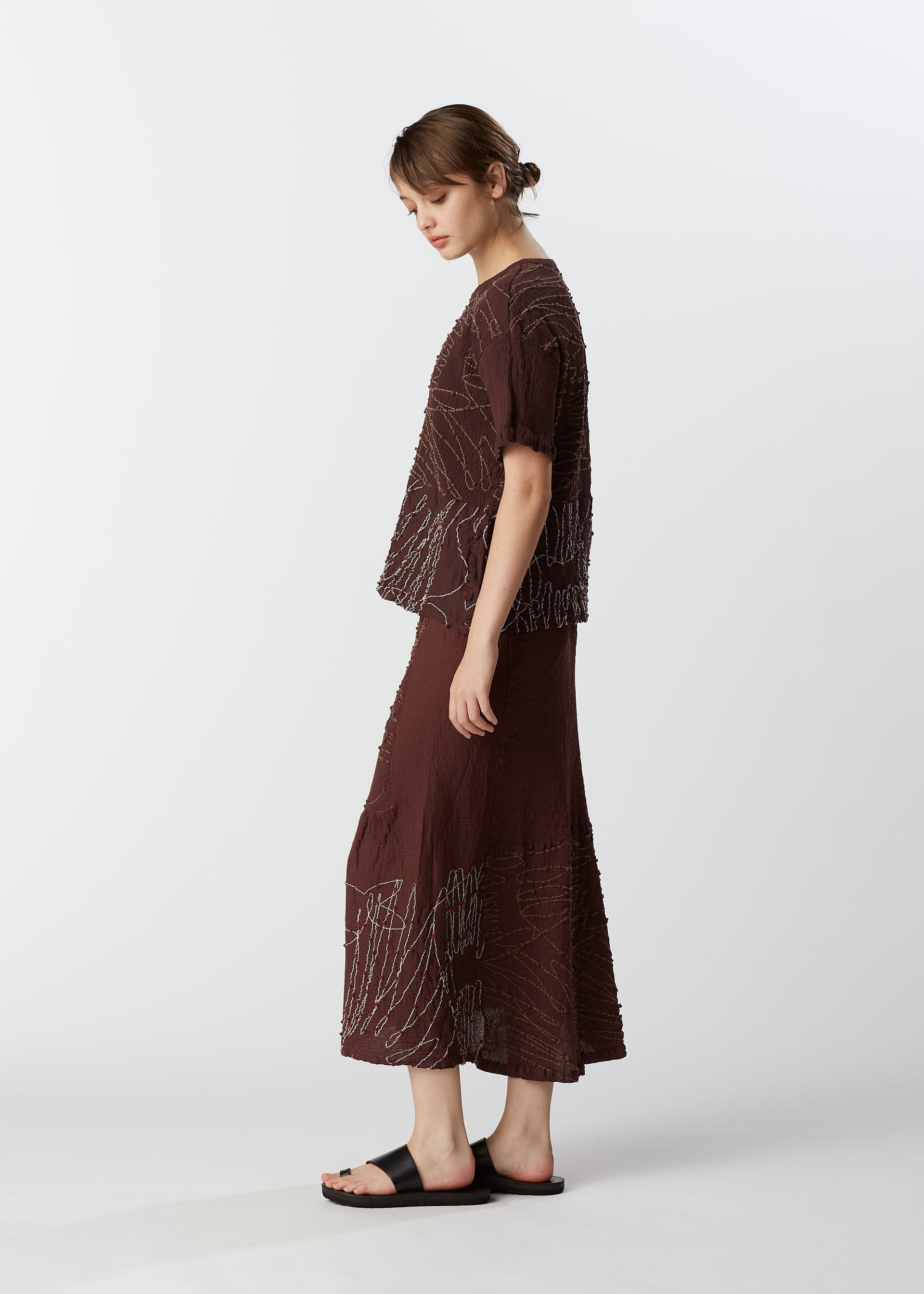 A model wears the HAAT KYO CHIJIMI HOTARU shirt.