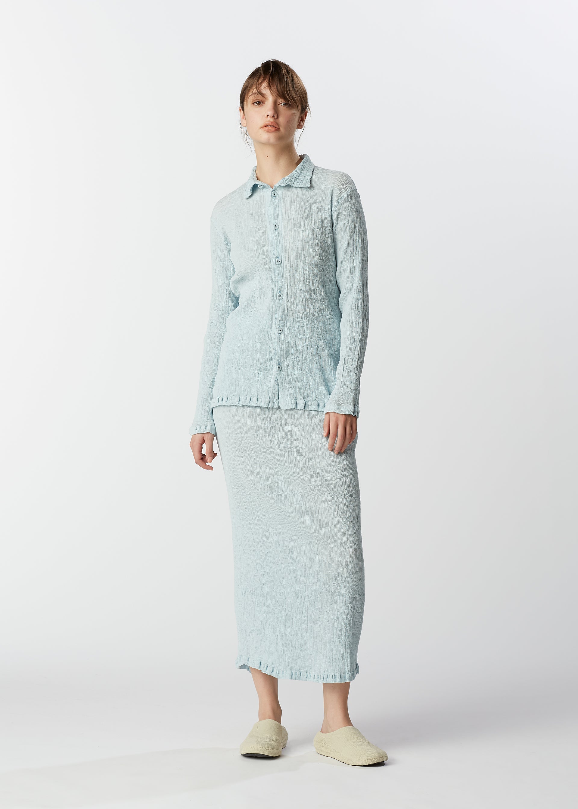 A model wears the HAAT KYO CHIJIMI MAY shirt.