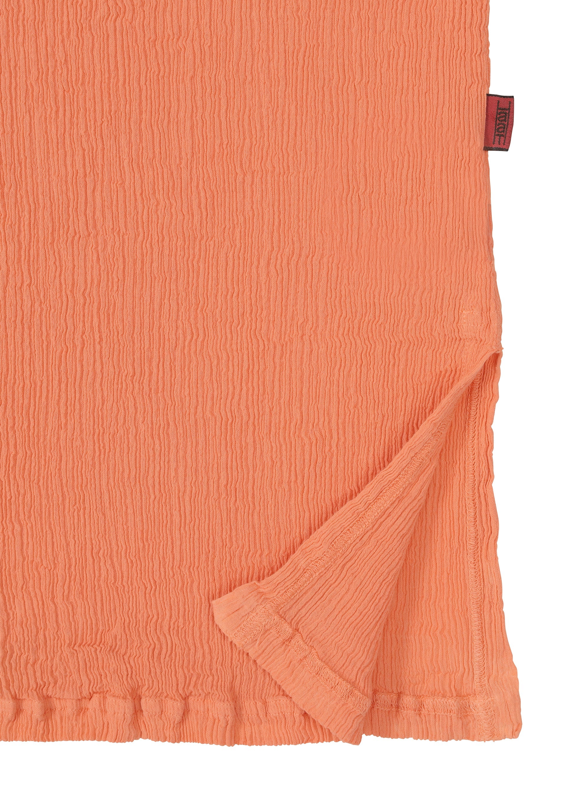 A detail shot of the HAAT KYO CHIJIMI MAY shirt.