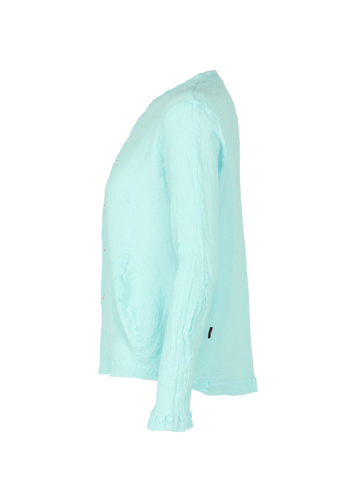 A detail shot of the HAAT KYO CHIJIMI WAVY cardigan.