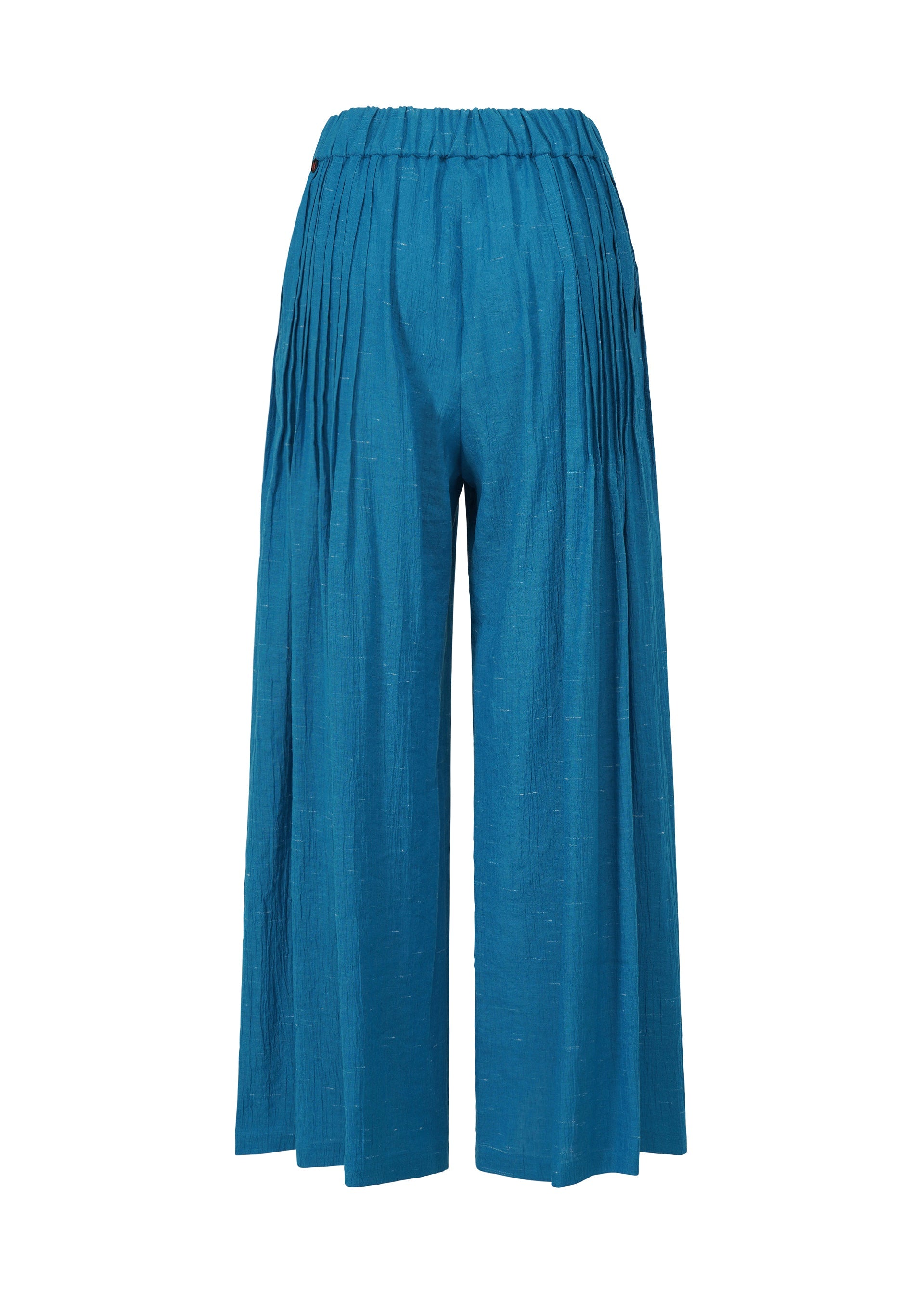 A detail shot of the HAAT PINTUCKING trousers.