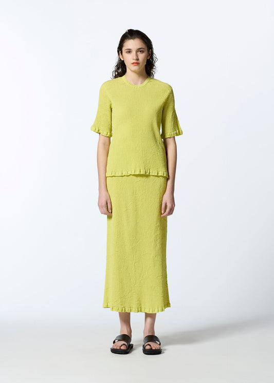 A model wears the HAAT KYO CHIJIMI AUGUST skirt.