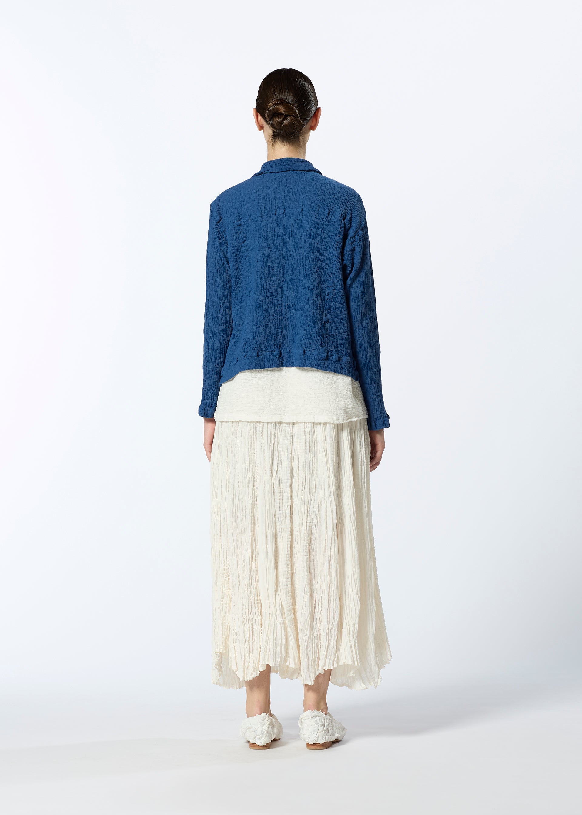 A model wears the HAAT TATSUMAKI SKIRT skirt.
