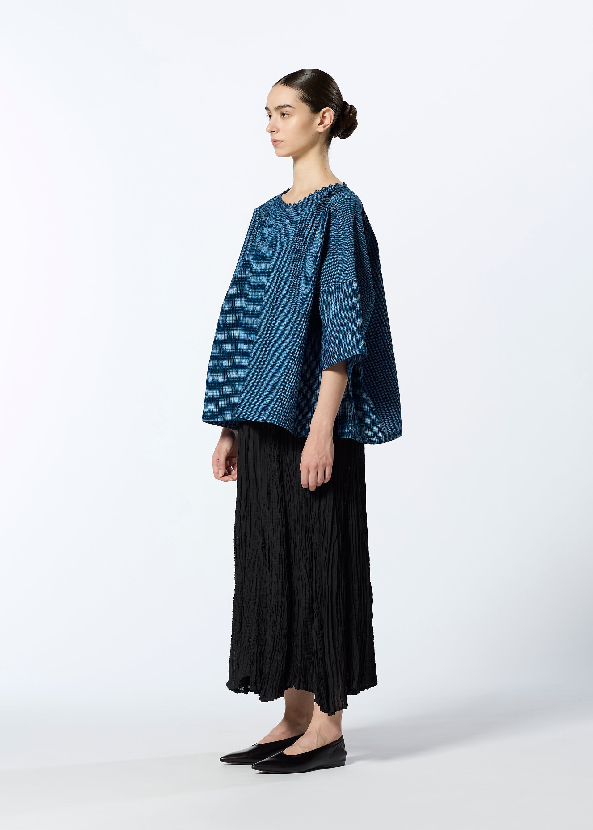 A model wears the HAAT TATSUMAKI SKIRT skirt.