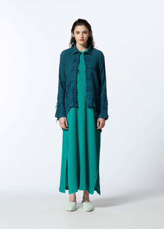 A model wears the HAAT KYO CHIJIMI CUT LOOP shirt.