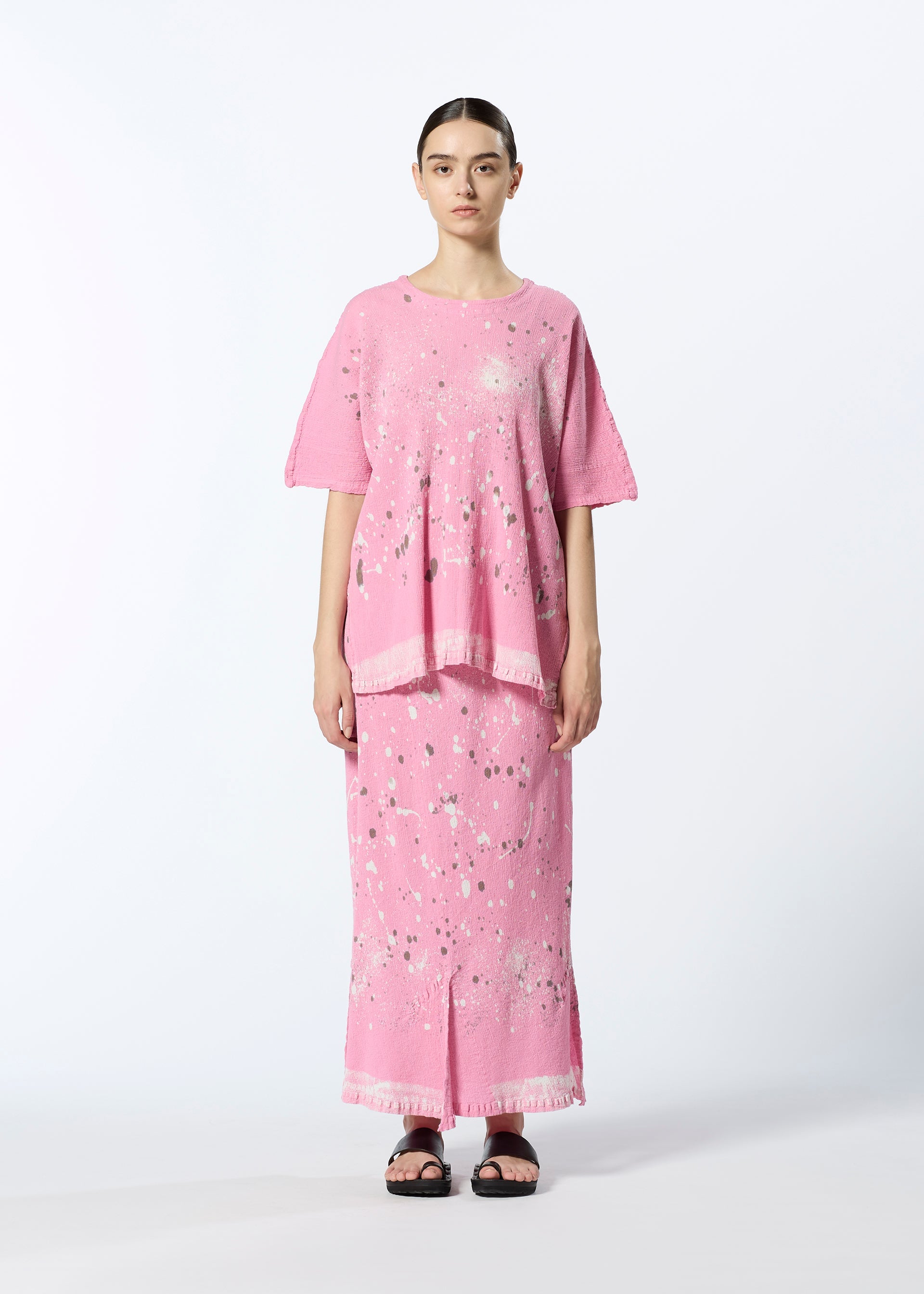 A model wears the HAAT KYO CHIJIMI FRIKAKE shirt.