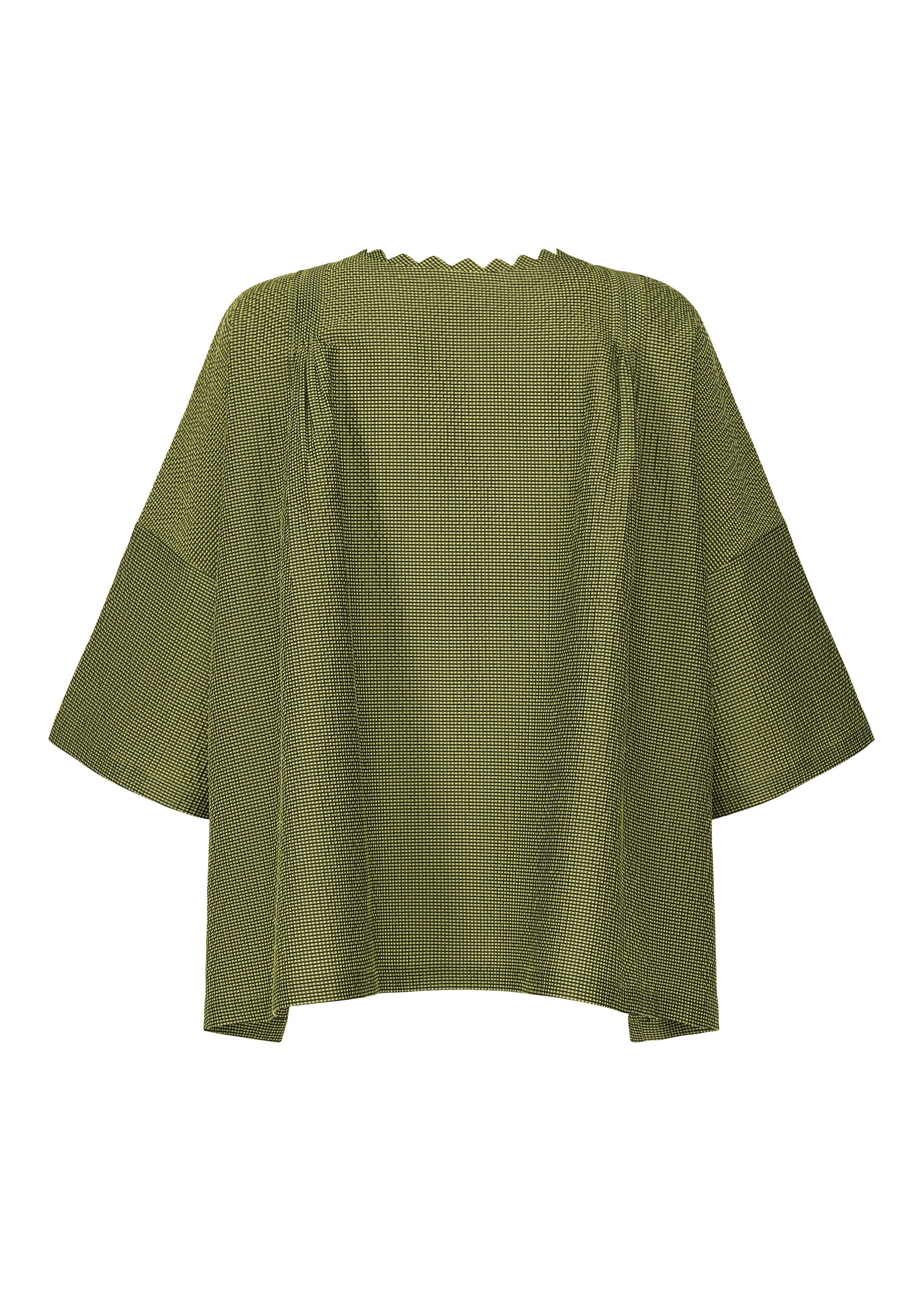 A detail shot of the HAAT LIGHT WEIGHT shirt.