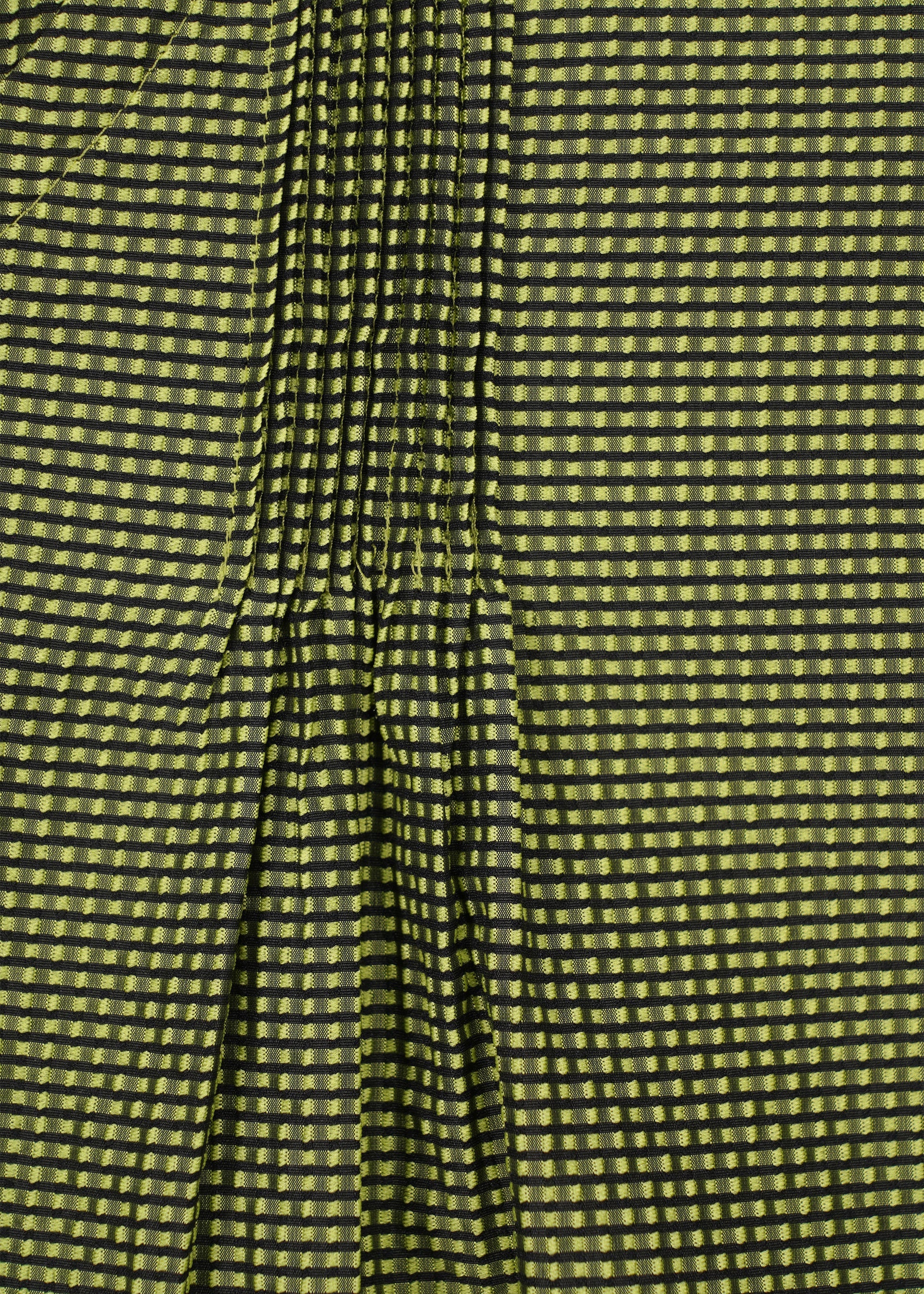 A detail shot of the HAAT LIGHT WEIGHT shirt.