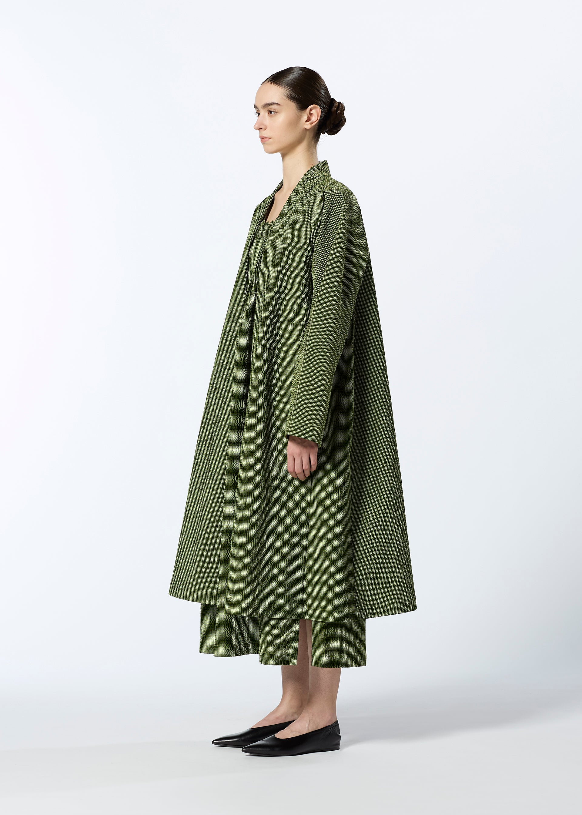 A model wears the HAAT LIGHT WEIGHT cardigan.