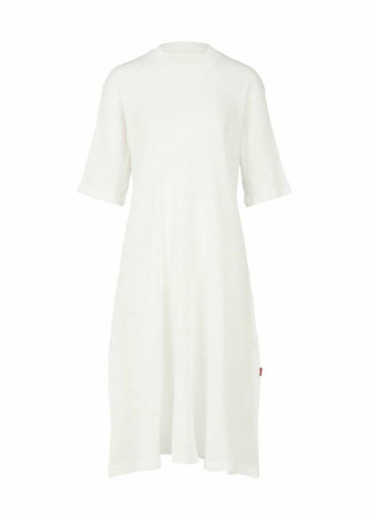 A product shot of the HAAT KYO CHIJIMI BASIC dress in white (01)