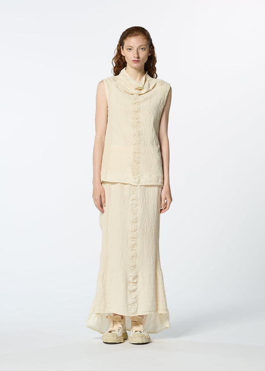 A model wears the HAAT TENMOKU COTTON vest.