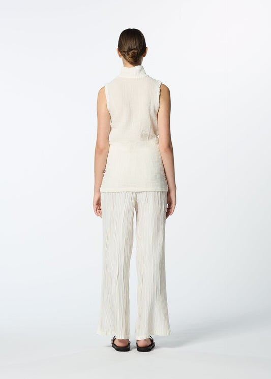 A model wears the HaaT SHIBARI BOTTOM shibari-bottom-trousers-white.