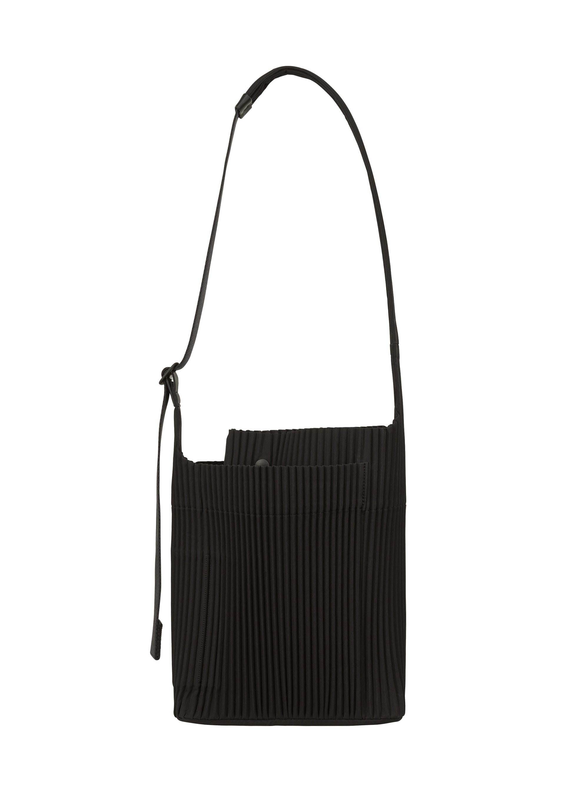 A detail shot of the HOMME PLISSÉ ISSEY MIYAKE UTILITY bag