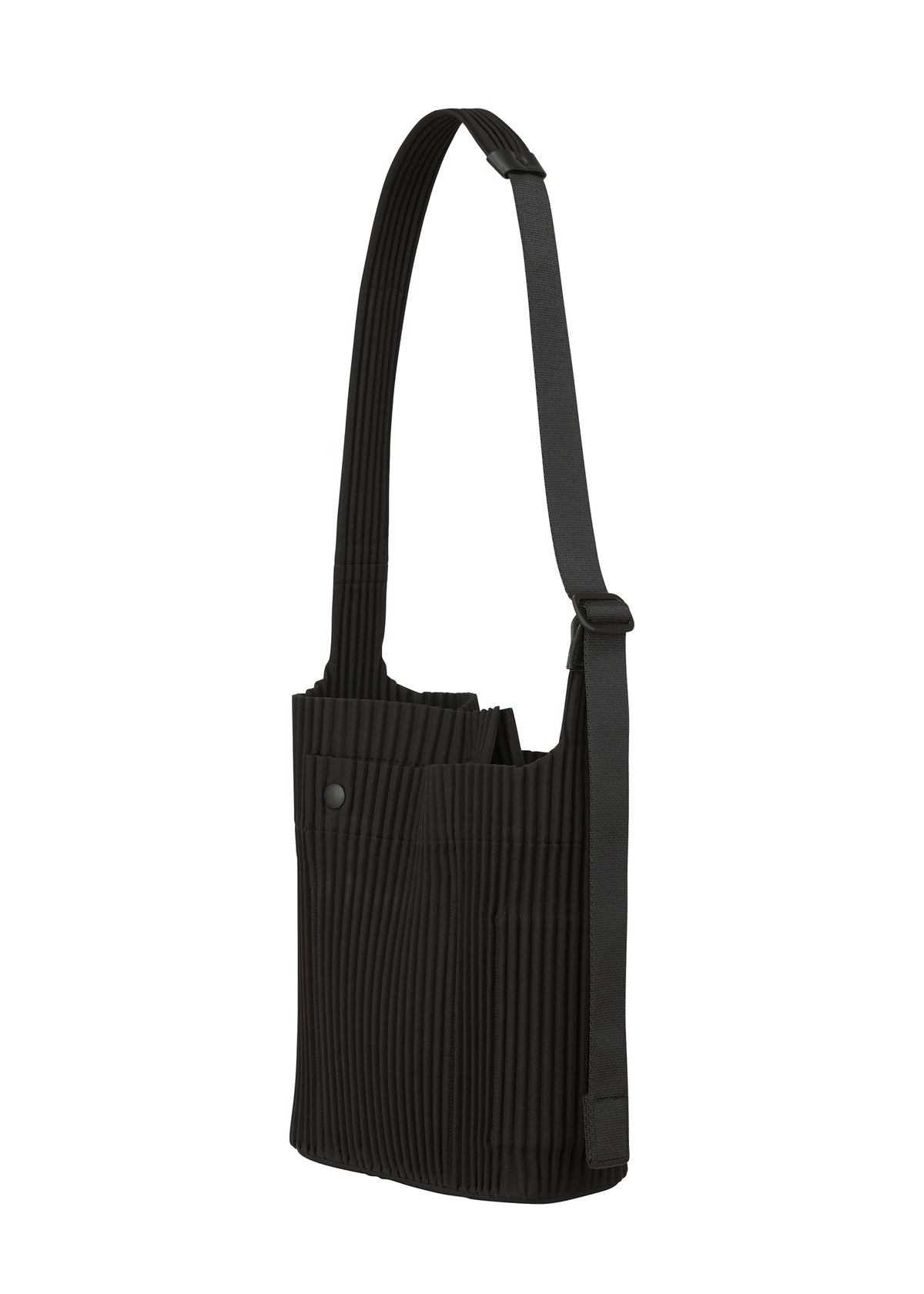 A detail shot of the HOMME PLISSÉ ISSEY MIYAKE UTILITY bag