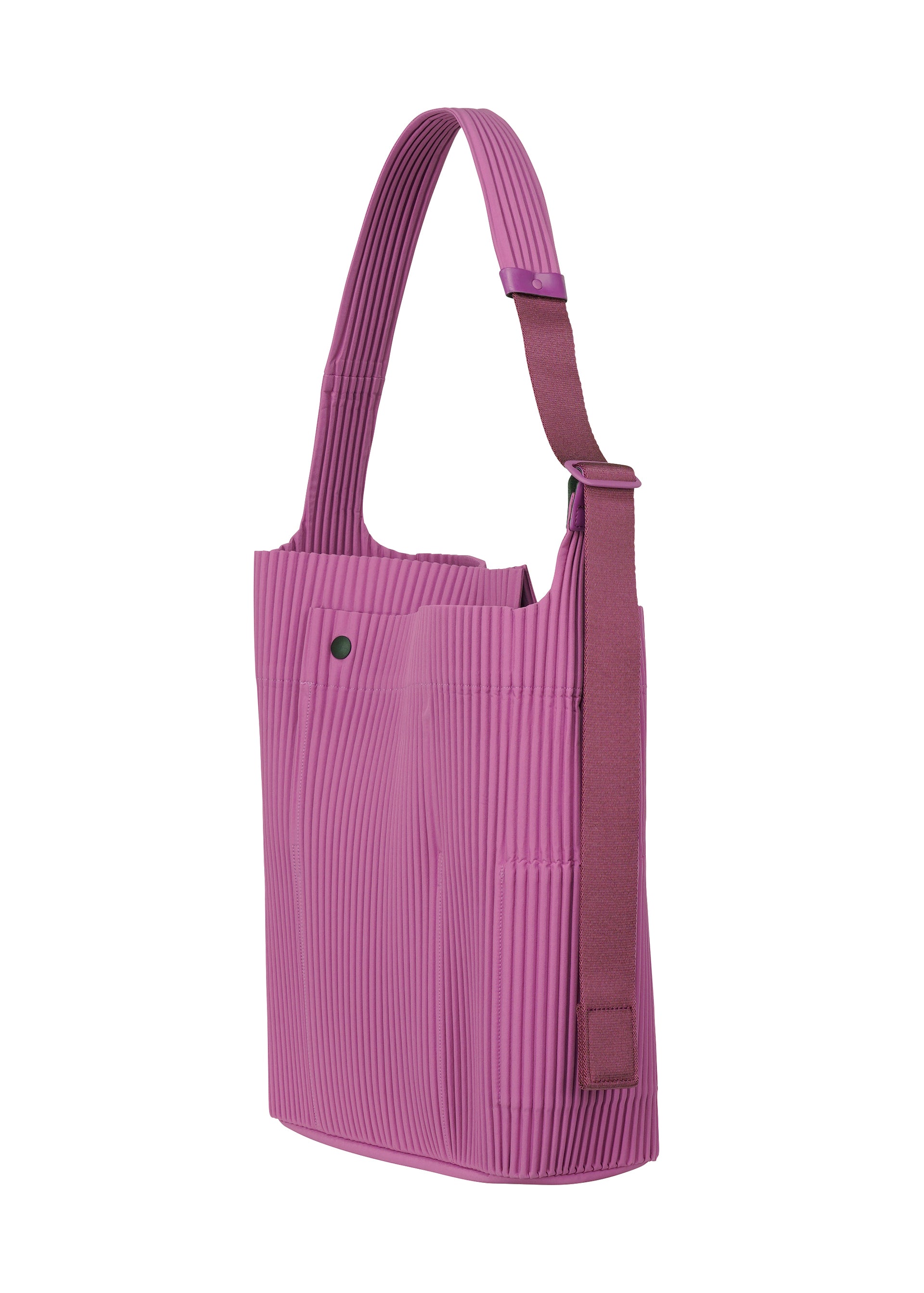 A detail shot of the HOMME PLISSÉ ISSEY MIYAKE UTILITY bag