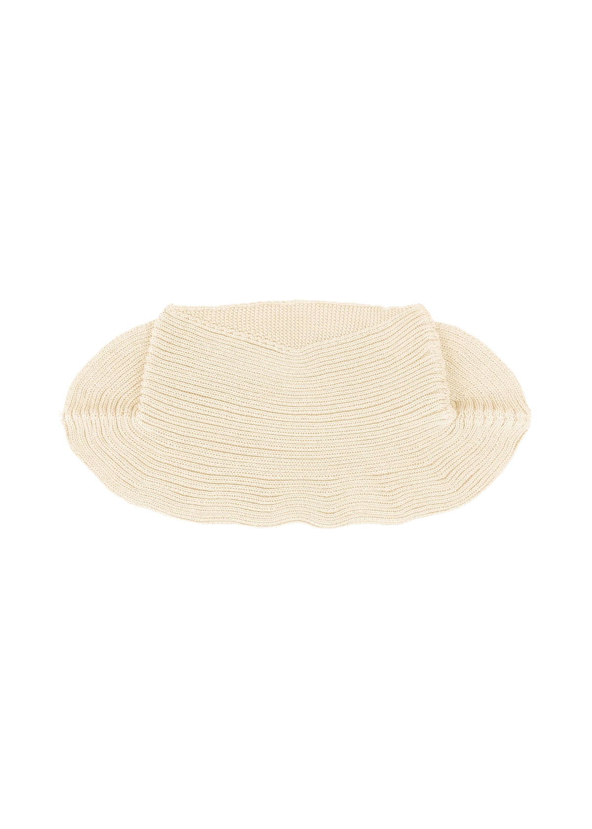 A product shot of the HOMME PLISSÉ ISSEY MIYAKE BEANIE SCARF hat in beige (40).
