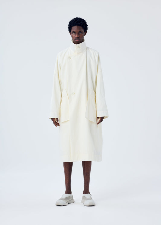 A model wears the HOMME PLISSÉ ISSEY MIYAKE FRESHEN coat.