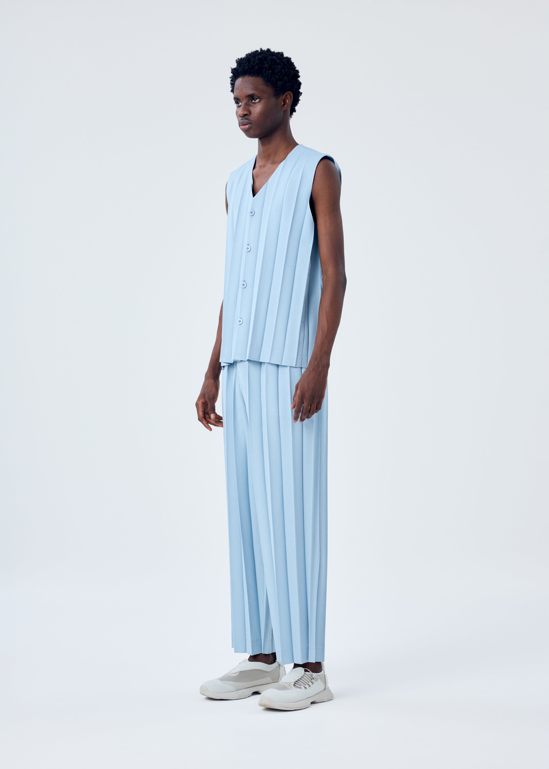 A model wears the HOMME PLISSÉ ISSEY MIYAKE EDGE ENSEMBLE vest.