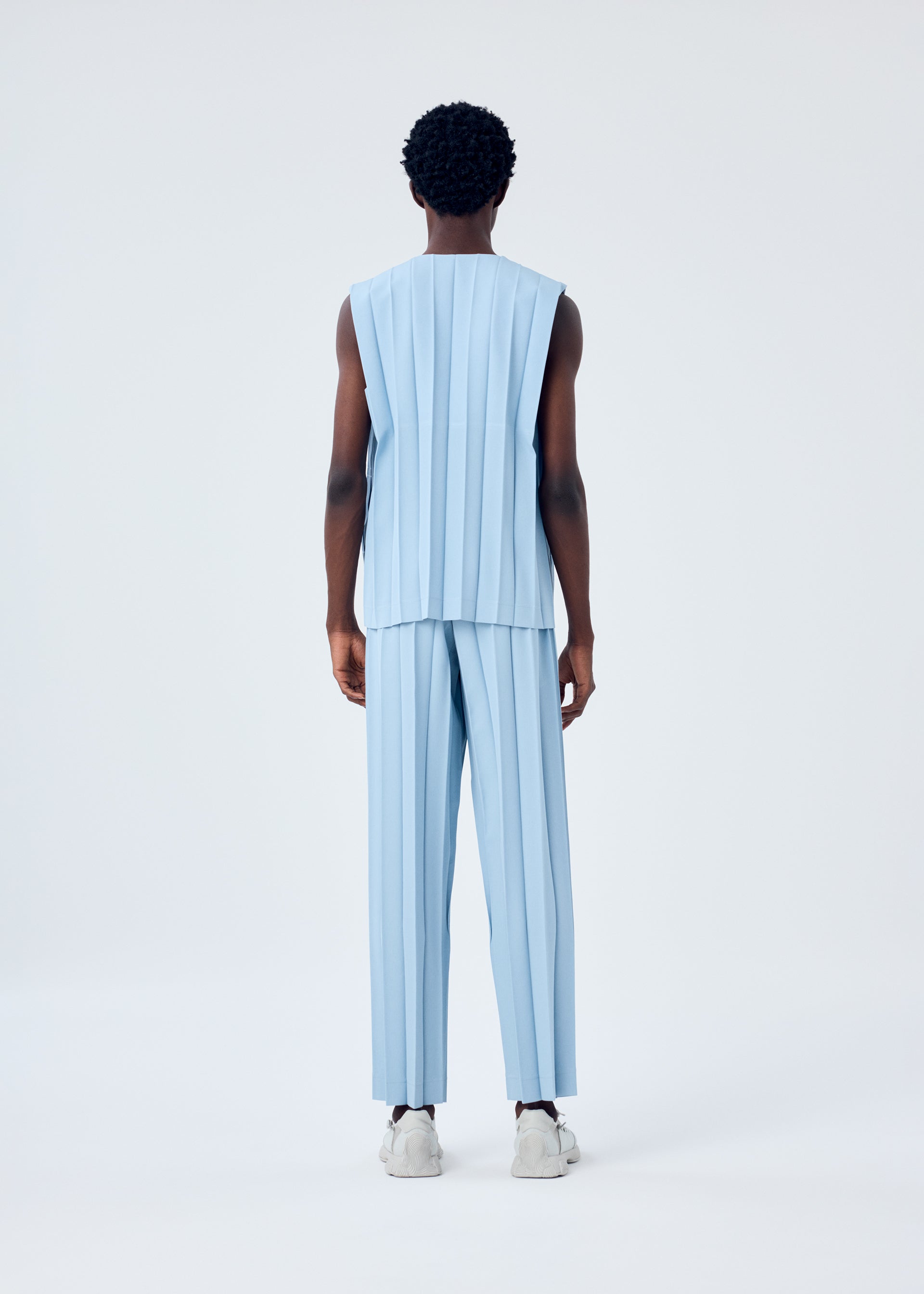 A model wears the HOMME PLISSÉ ISSEY MIYAKE EDGE ENSEMBLE vest.