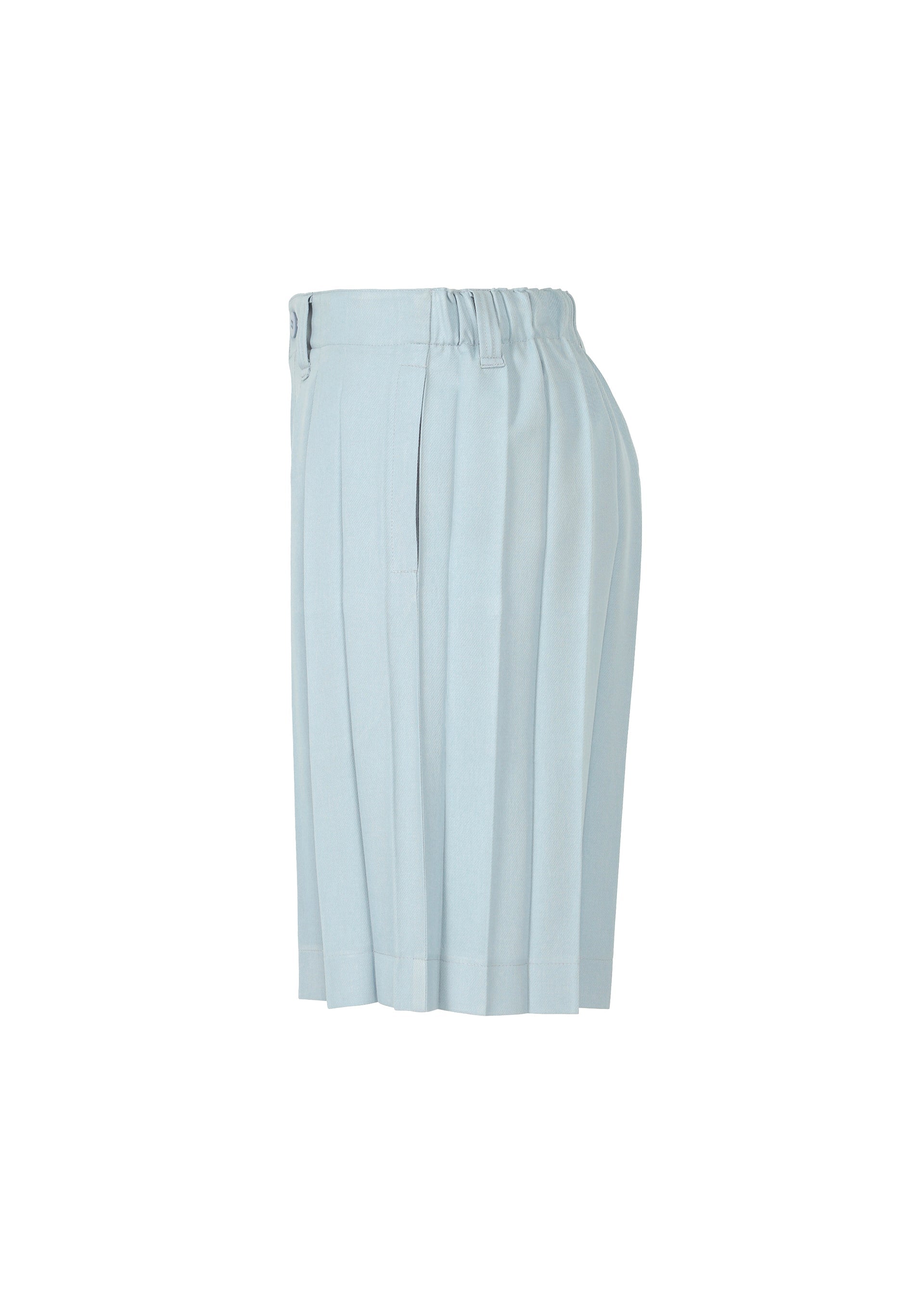 A detail shot of the HOMME PLISSÉ ISSEY MIYAKE EDGE ENSEMBLE trousers.