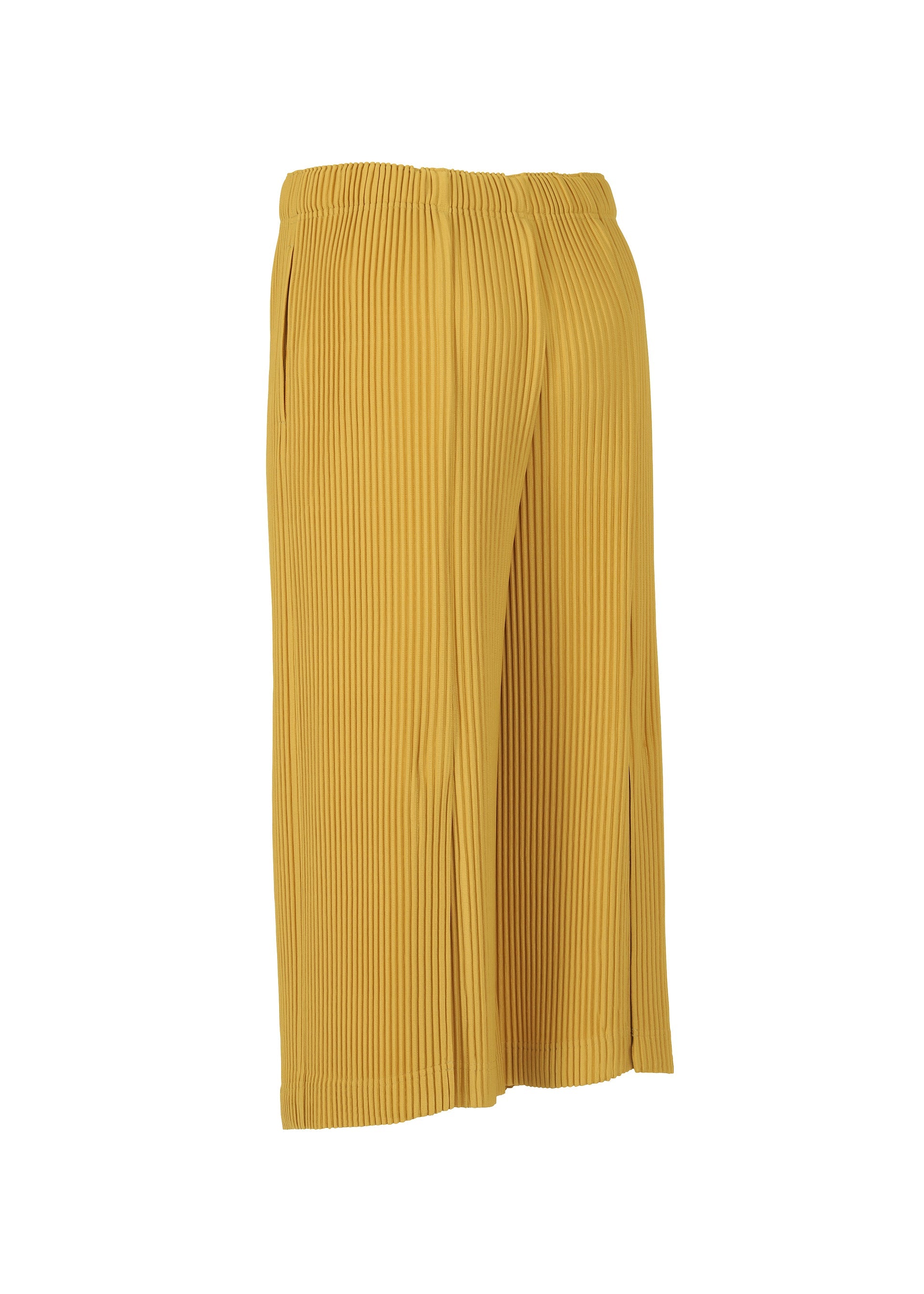A detail shot of the HOMME PLISSÉ ISSEY MIYAKE MC JUNE trousers.