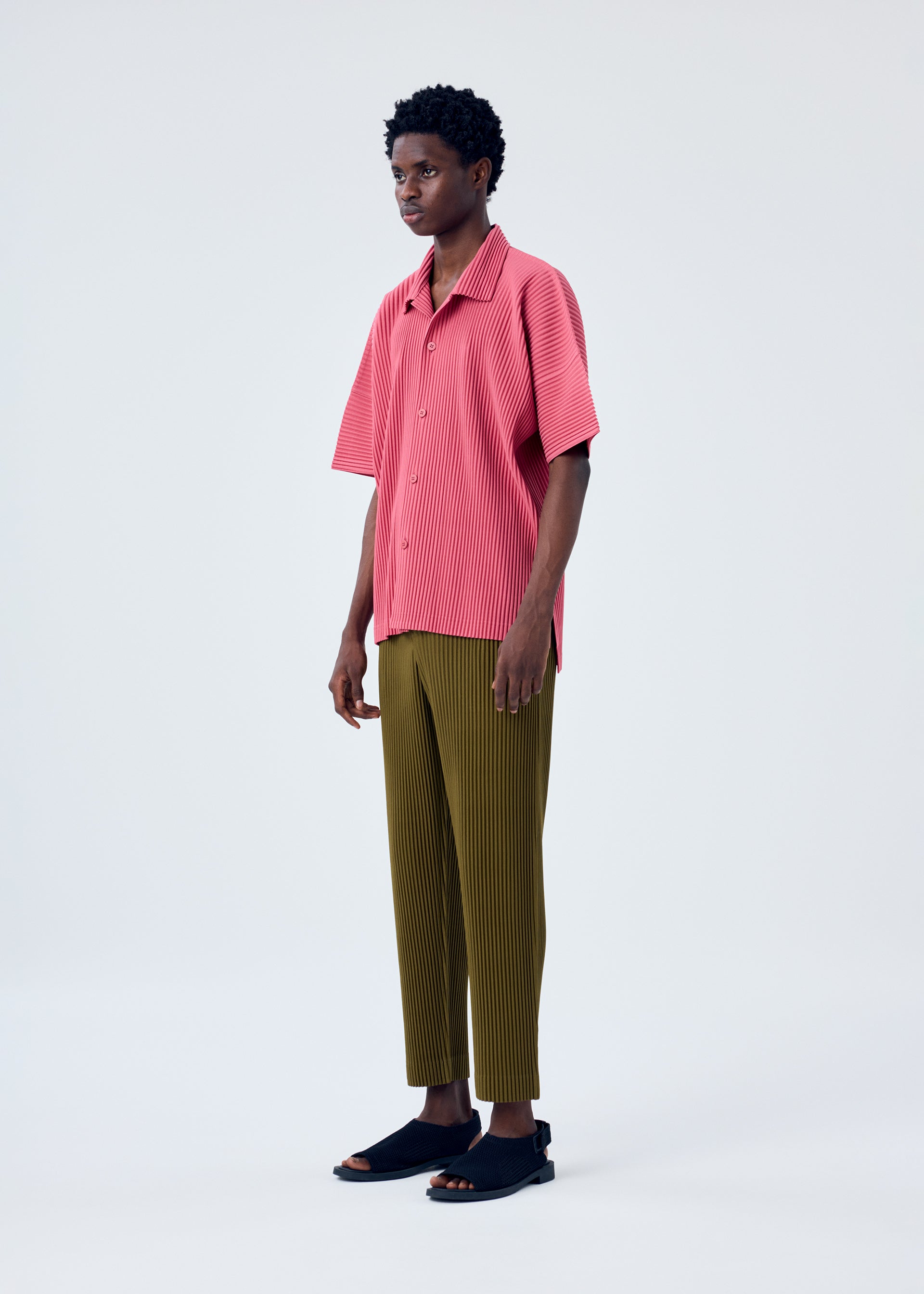 A model wears the HOMME PLISSÉ ISSEY MIYAKE MC APRIL shirt.