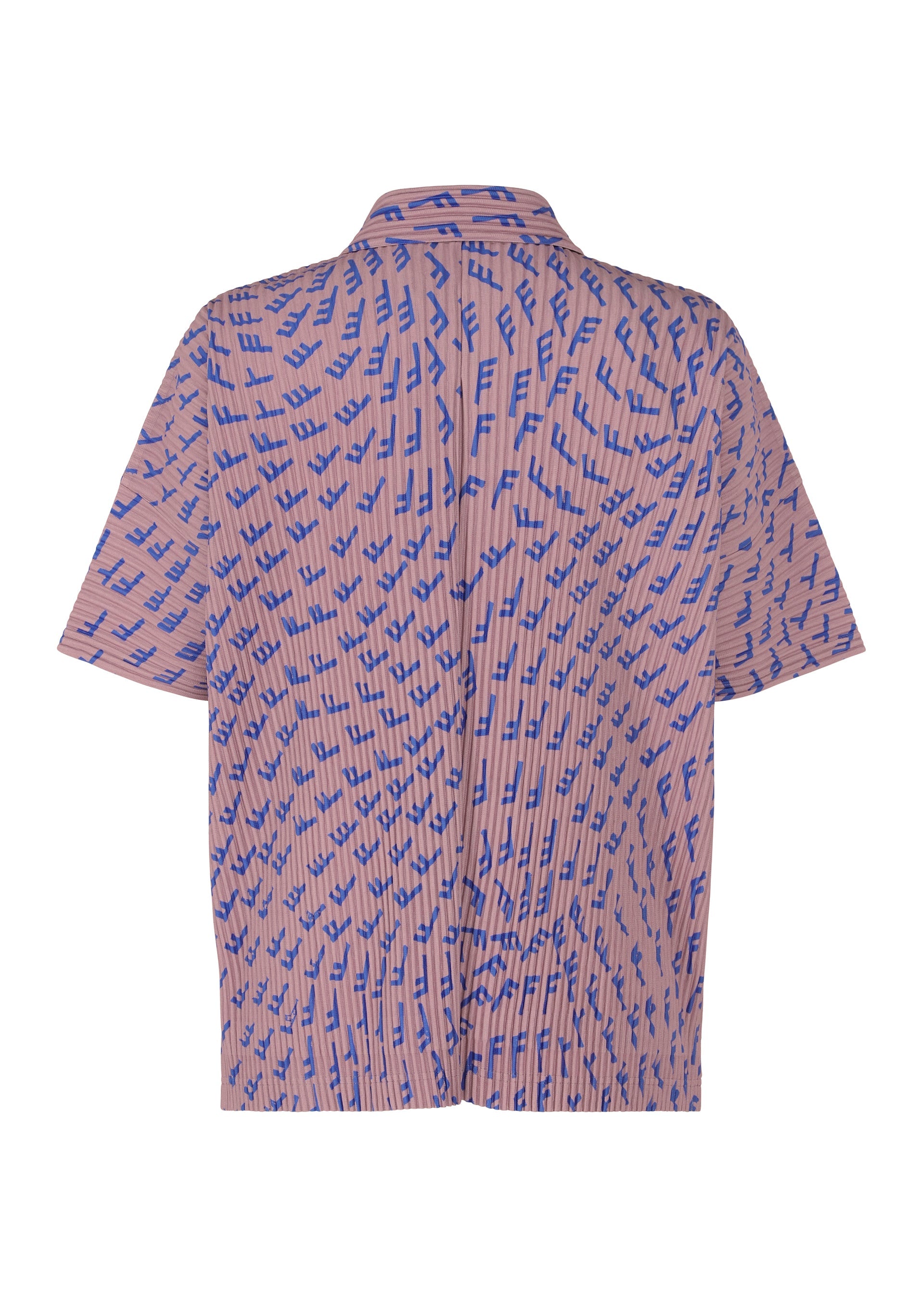 A detail shot of the HOMME PLISSÉ ISSEY MIYAKE WIND SPEED shirt.