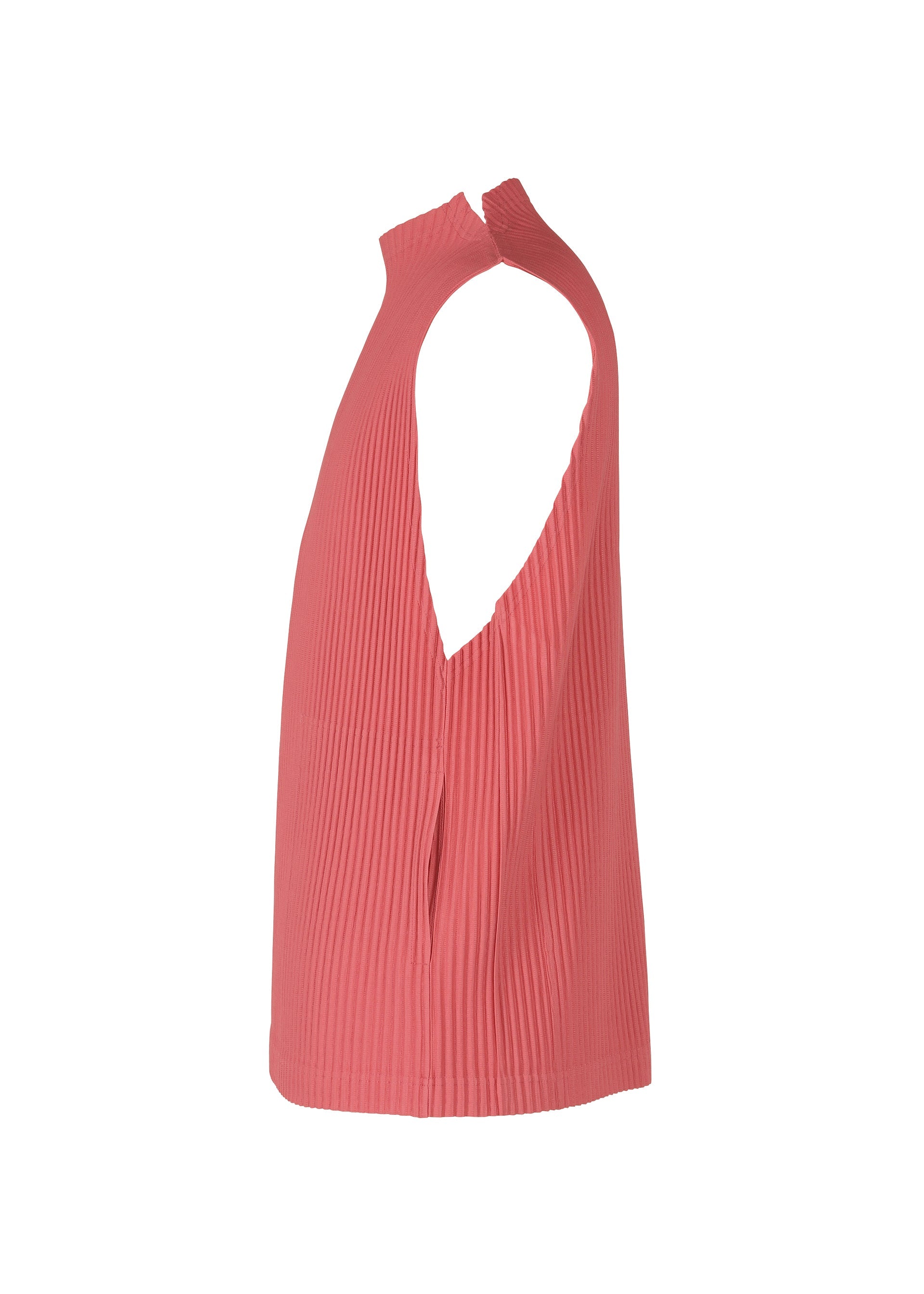 A detail shot of the HOMME PLISSÉ ISSEY MIYAKE MC APRIL top.