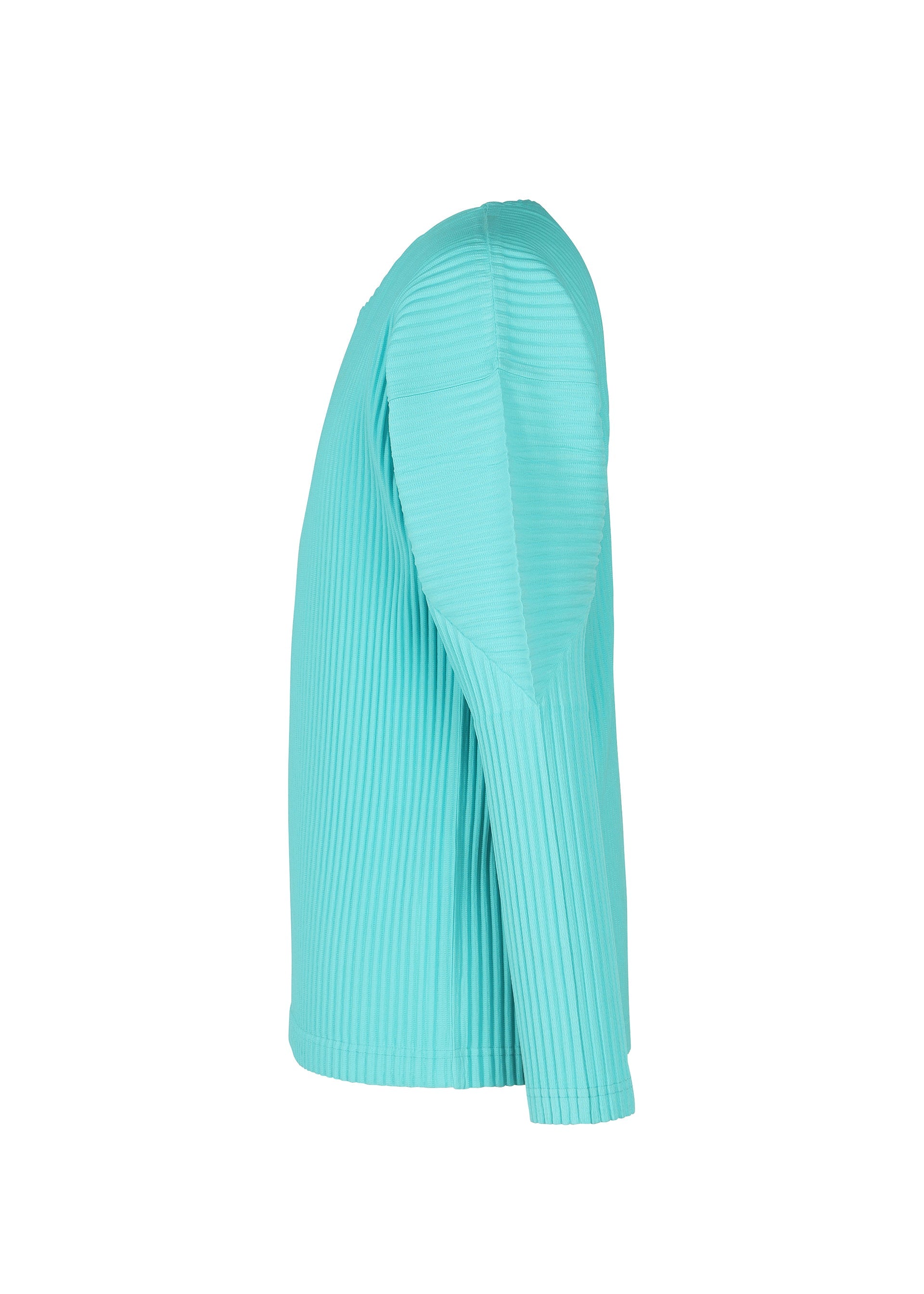 A detail shot of the HOMME PLISSÉ ISSEY MIYAKE COLOR PLEATS top.