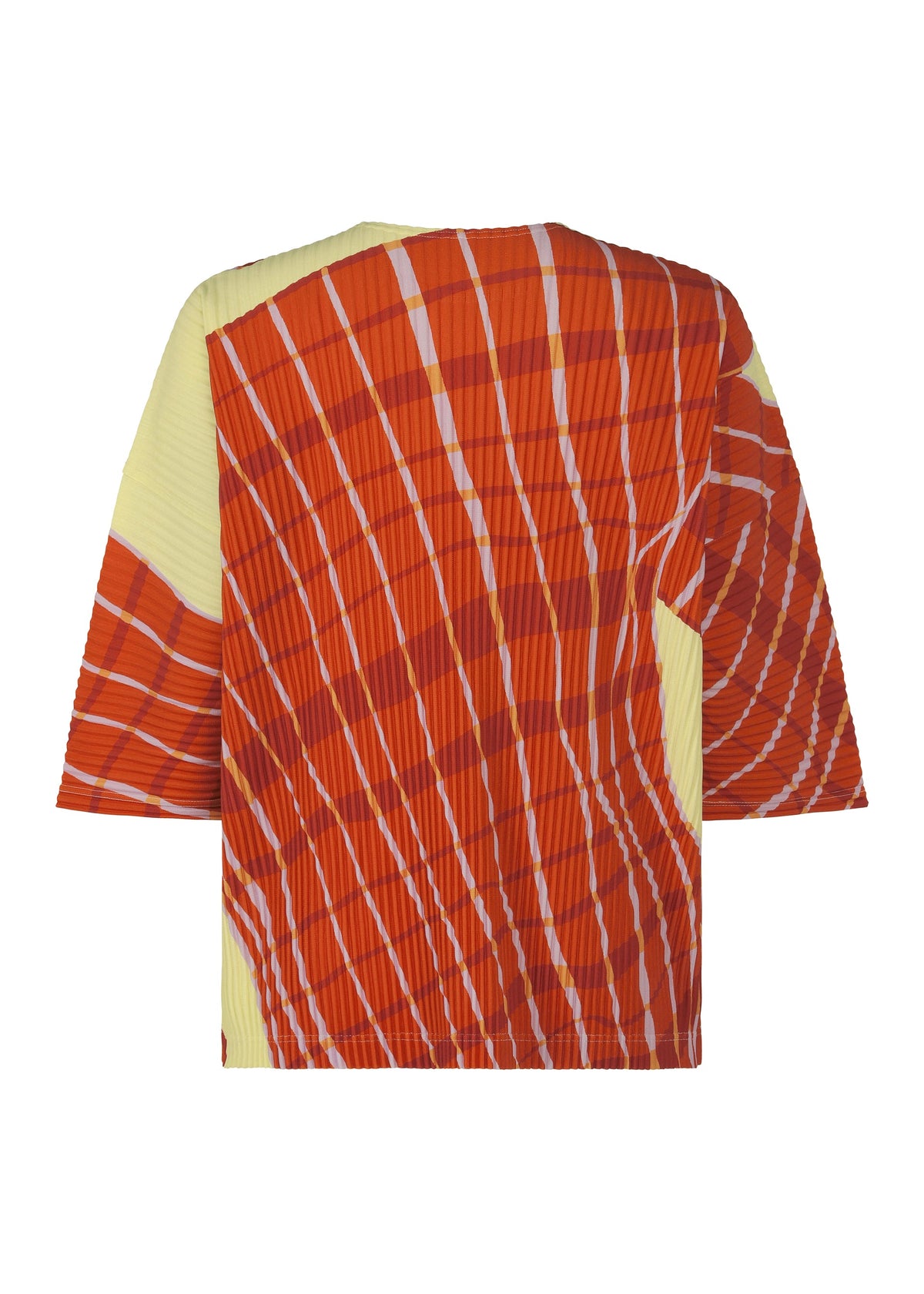 A detail shot of the HOMME PLISSÉ ISSEY MIYAKE WINDSWEPT PLAID top.
