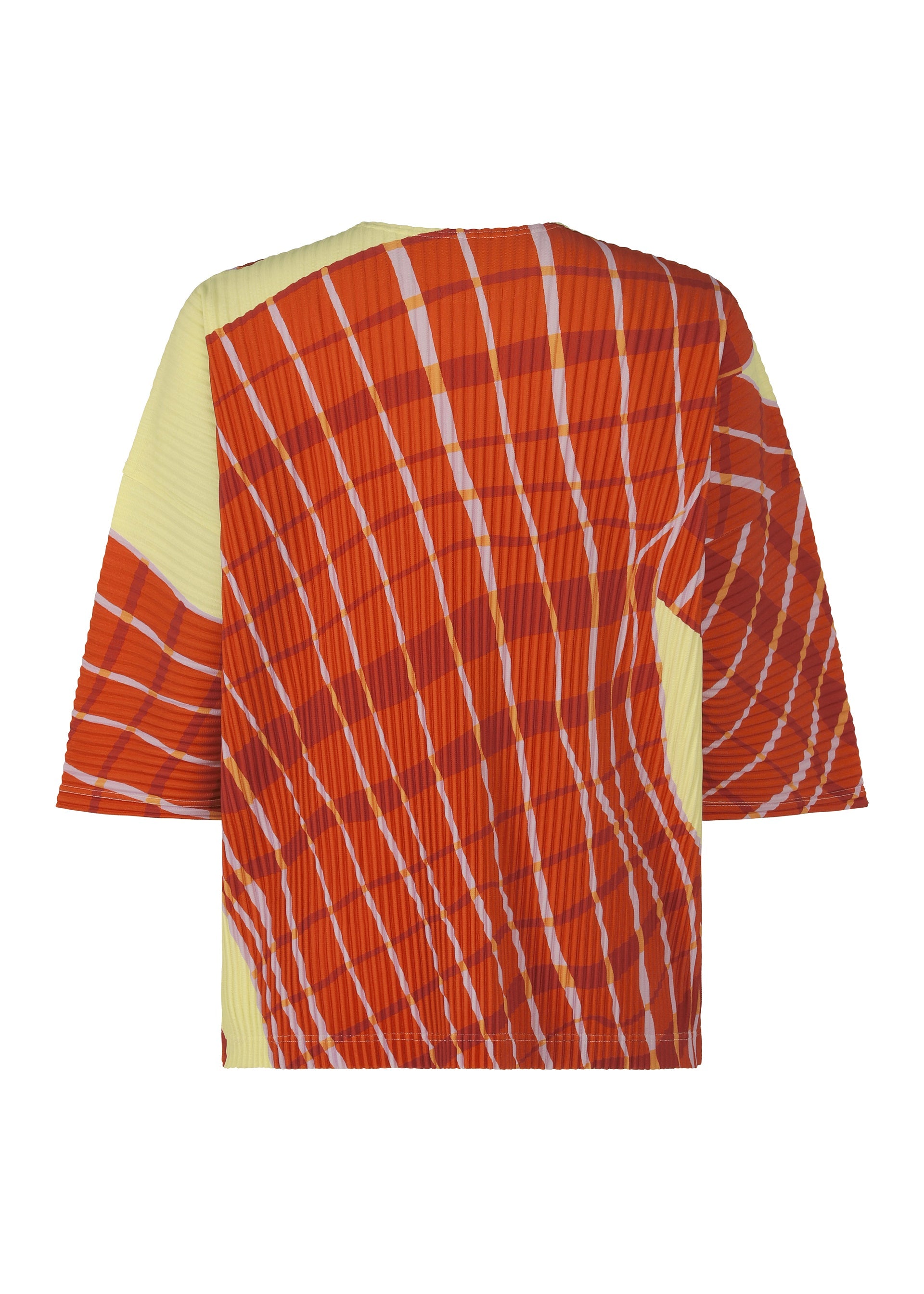 A detail shot of the HOMME PLISSÉ ISSEY MIYAKE WINDSWEPT PLAID top.