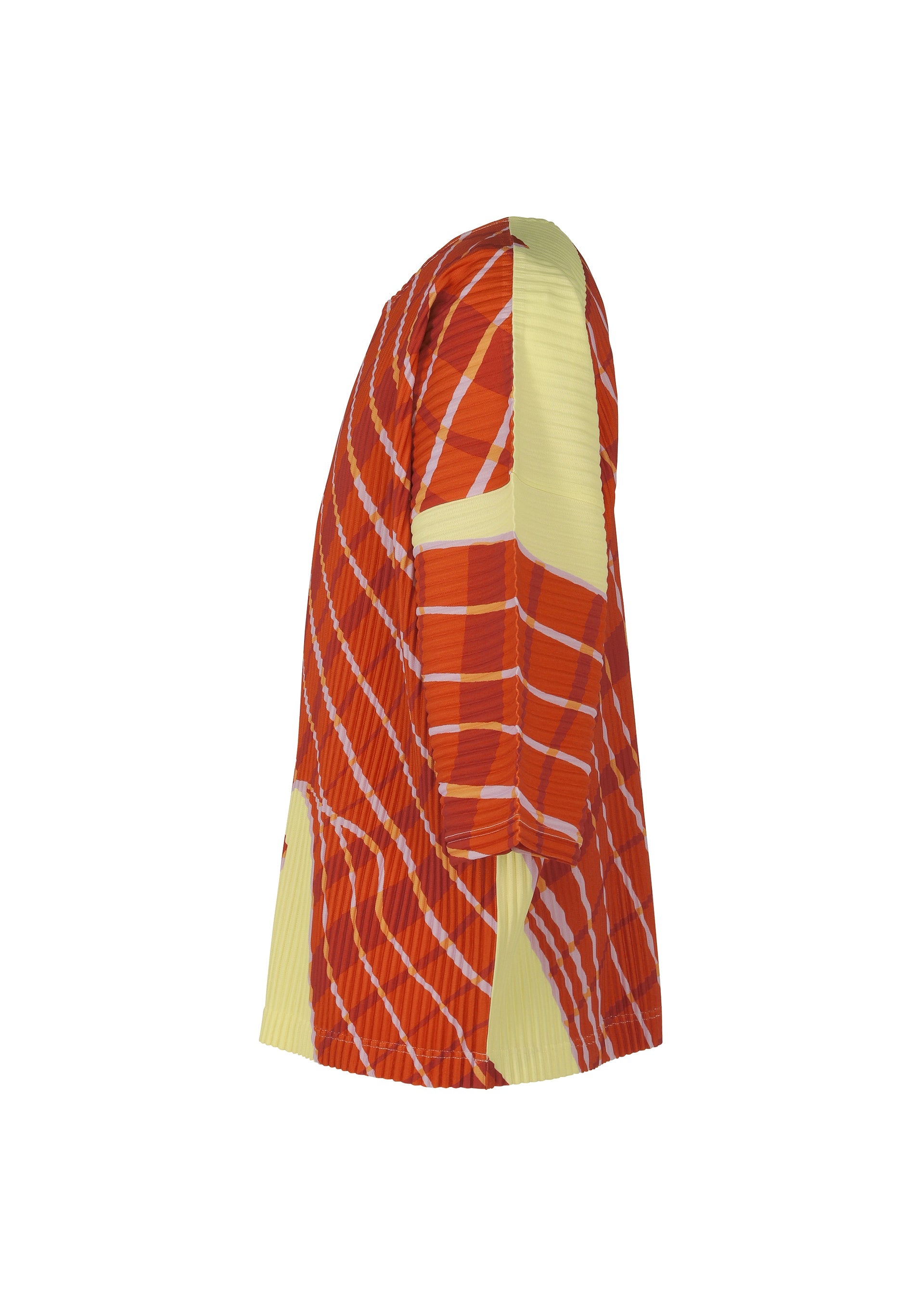 A detail shot of the HOMME PLISSÉ ISSEY MIYAKE WINDSWEPT PLAID top.