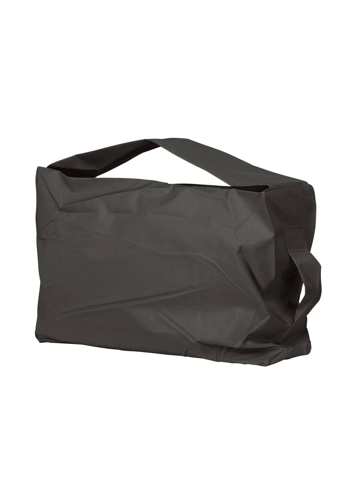 A product shot of the HOMME PLISSÉ ISSEY MIYAKE STONE BAG bag in black (15).