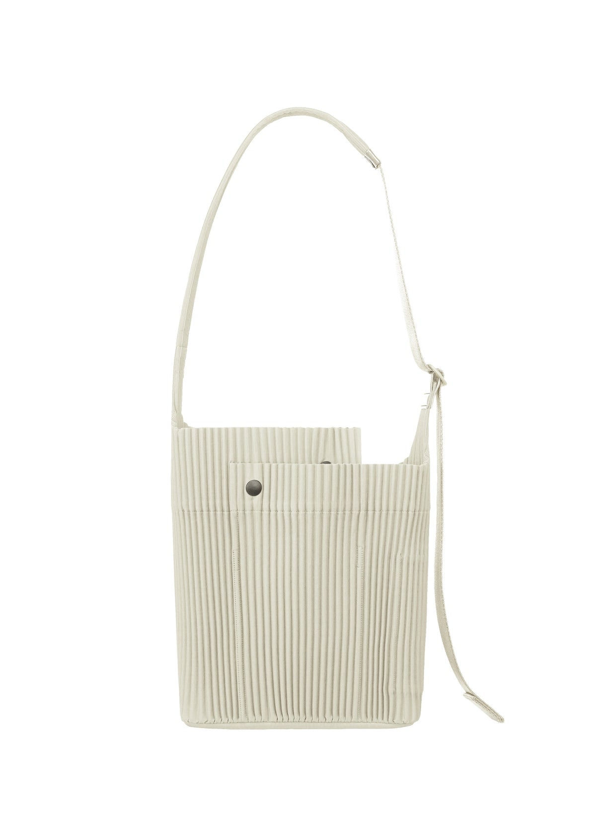 A product shot of the HOMME PLISSÉ ISSEY MIYAKE UTILITY bag in limestone white (04).